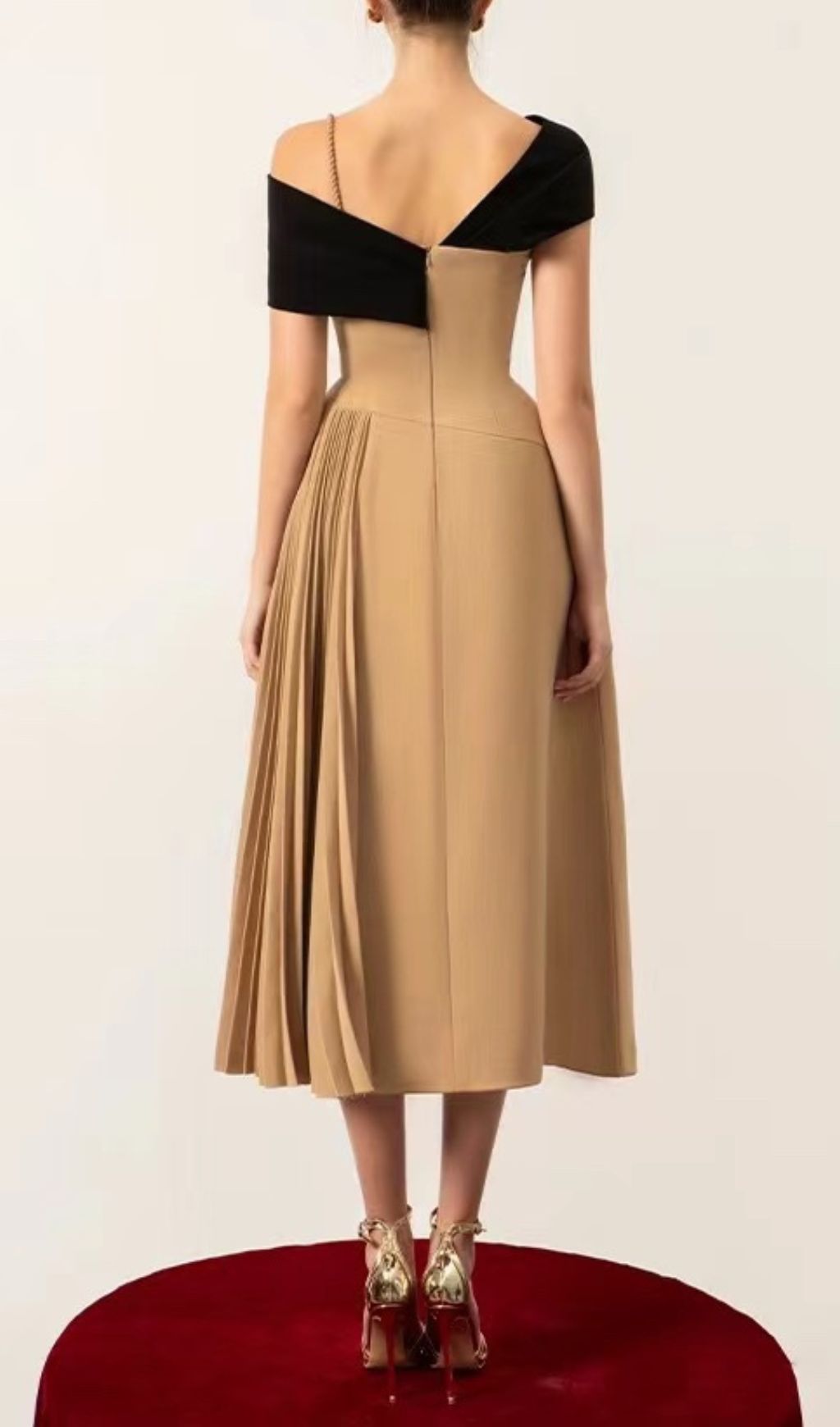 5cd4fb44f0a6d590eff2c2bf0a8d45da.jpg Fashionslee Women Ariuna Cross Shoulder Midi Dress