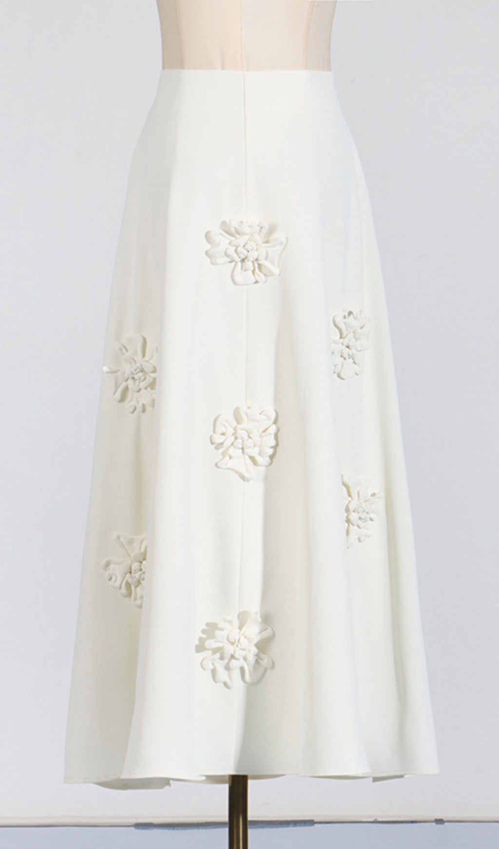 5e7438a1f477afeb74ea50416215eaa9.jpeg Fashionslee Women Annissa White Embroidered Midi Skirt