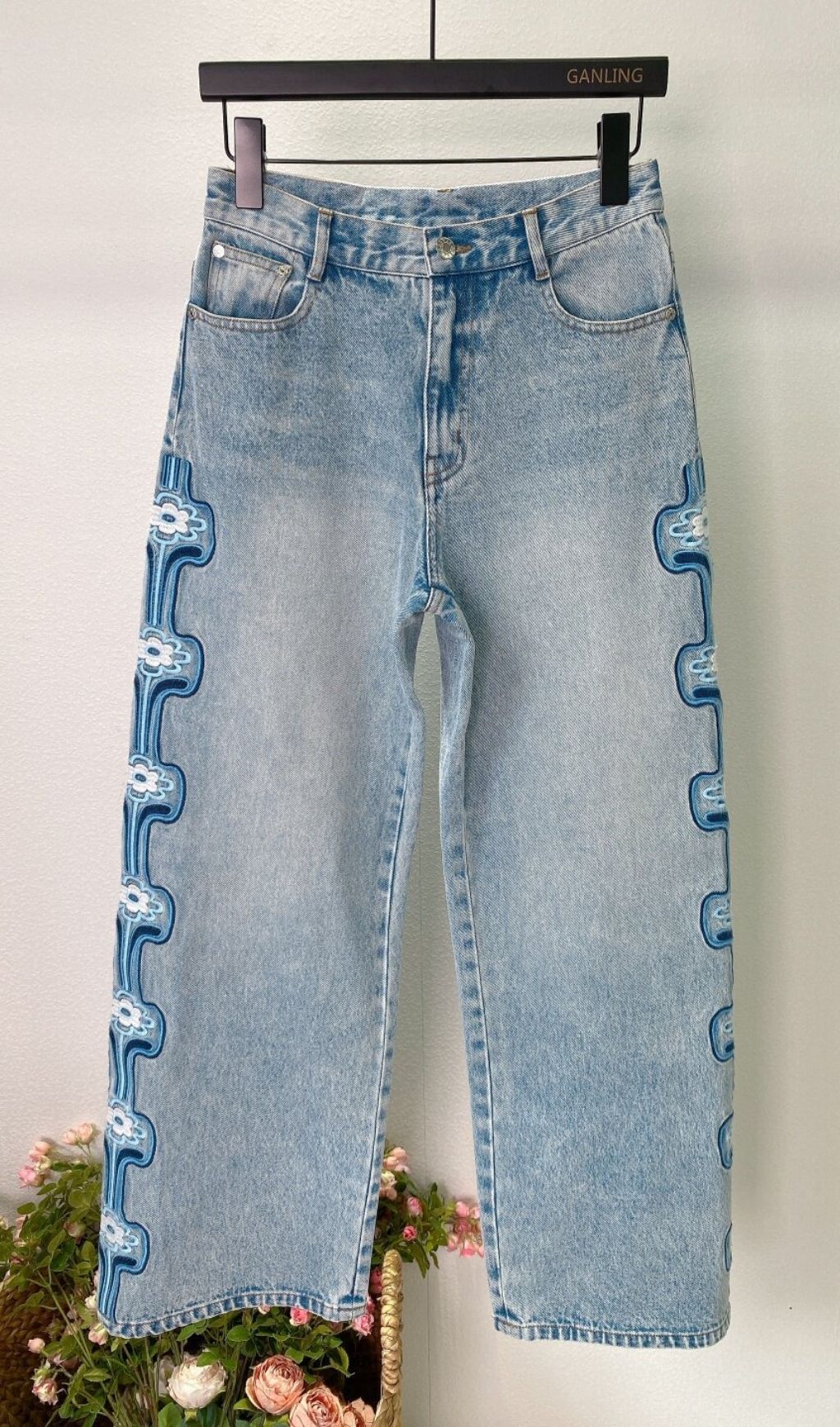 Fashionslee Women Pintbrode Floral Embroidered Wide Leg Jeans in Blue