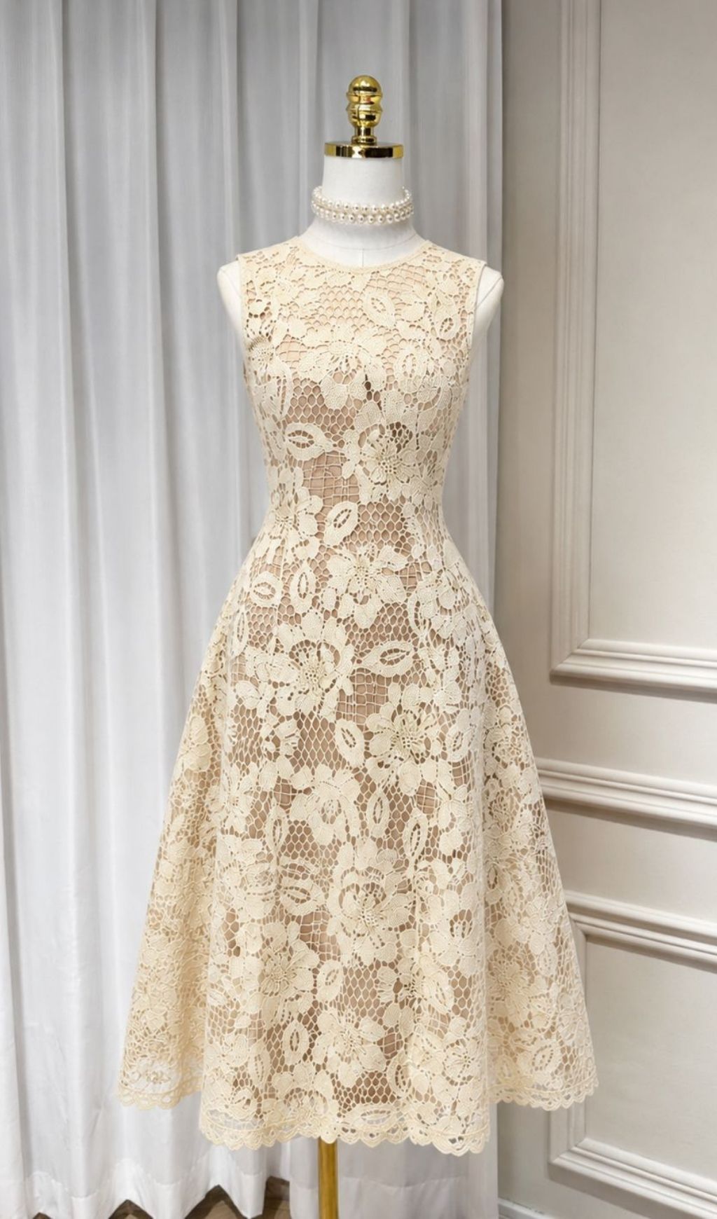 Fashionslee Women László Apricot Sleeveless Flower Midi Dress