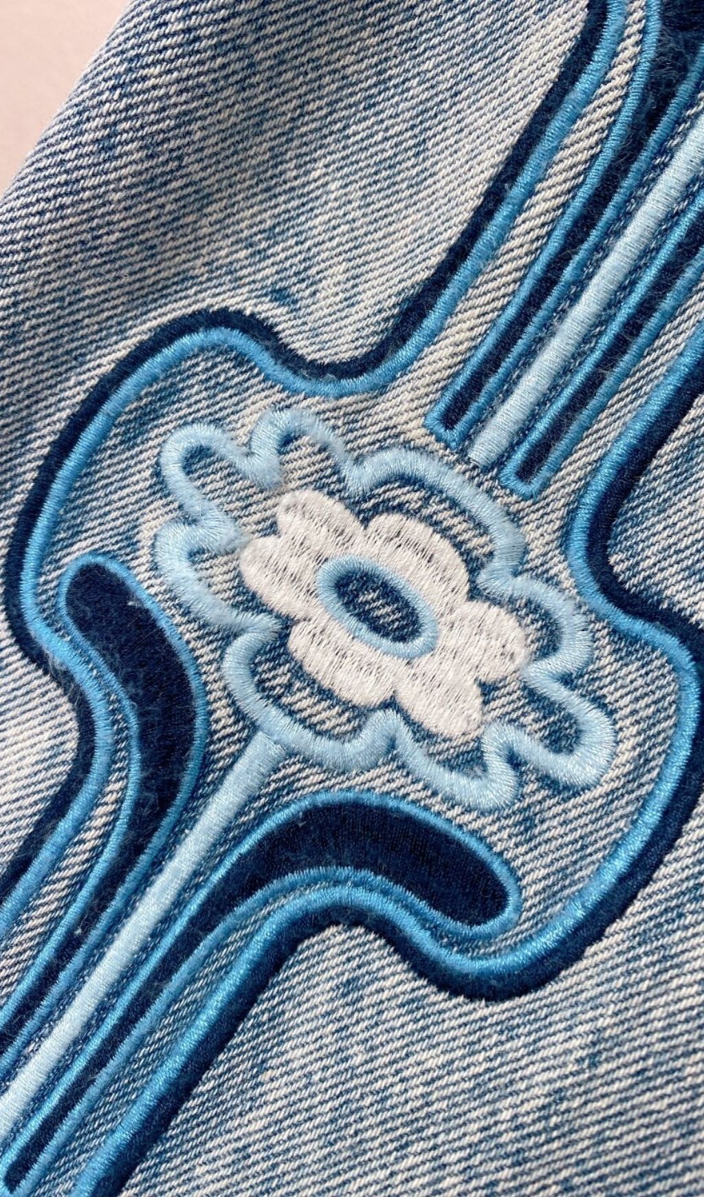 Fashionslee Women Pintbrode Floral Embroidered Wide Leg Jeans in Blue