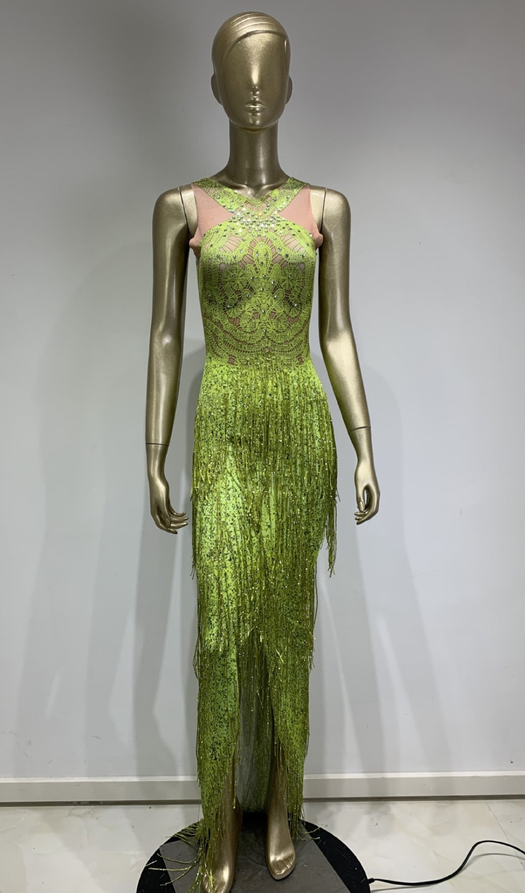 8d813bbd9f65b9ba972292a3f0e0994f.jpeg Fashionslee Women Analú Floral Crystal Fringe Midi Dress