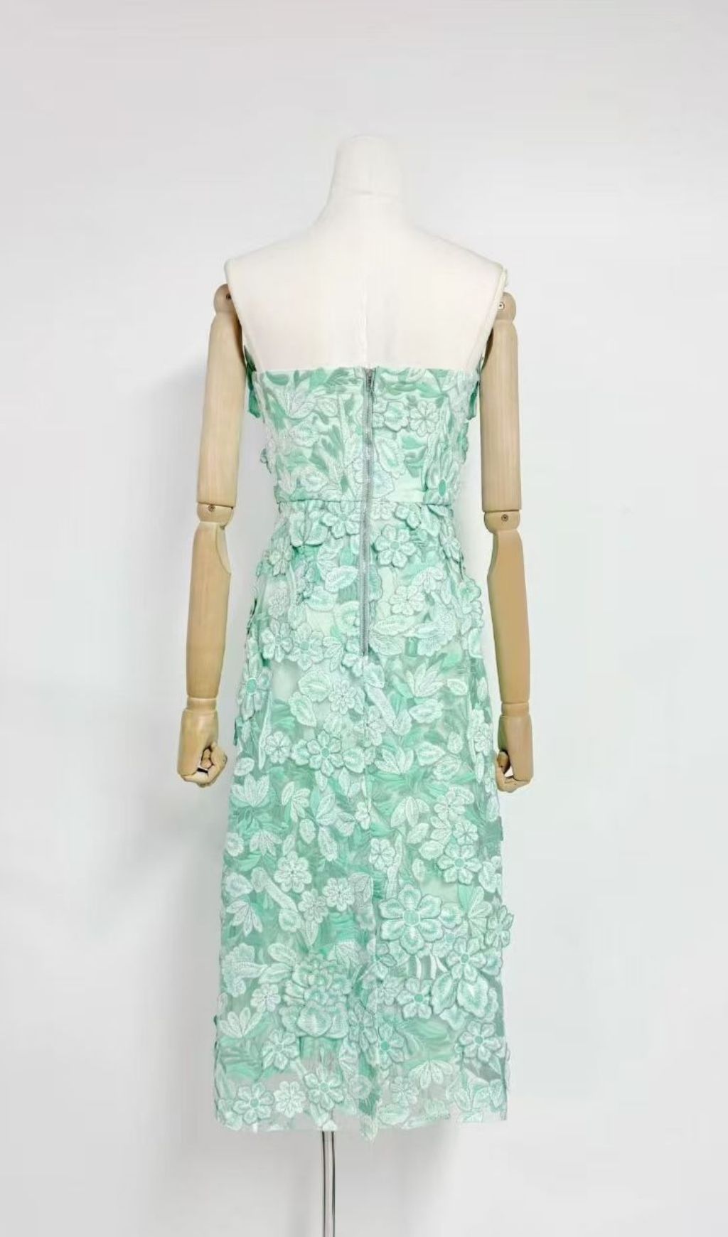 LARISSA GREEN STRAPLESS EMBROIDERY MIDI DRESS - OWNCI LARISSA GREEN STRAPLESS EMBROIDERY MIDI DRESS - OWNCI