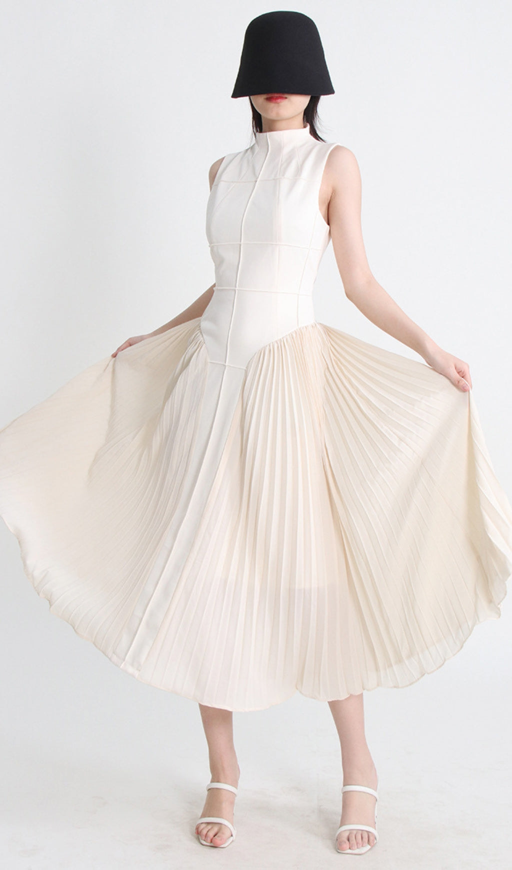 Fashionslee Women Aulelei Sleeveless Pleated Midi Dress