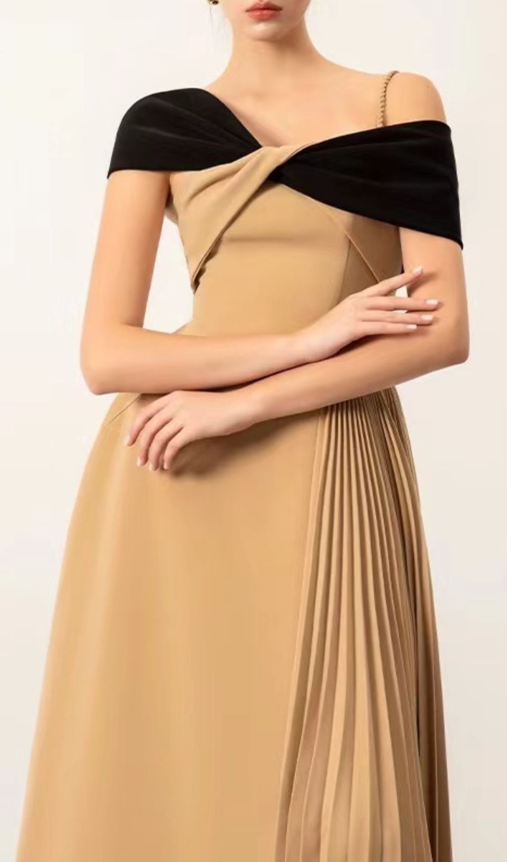 af6364136cf426b5349c2026f602b8fa.jpg Fashionslee Women Ariuna Cross Shoulder Midi Dress