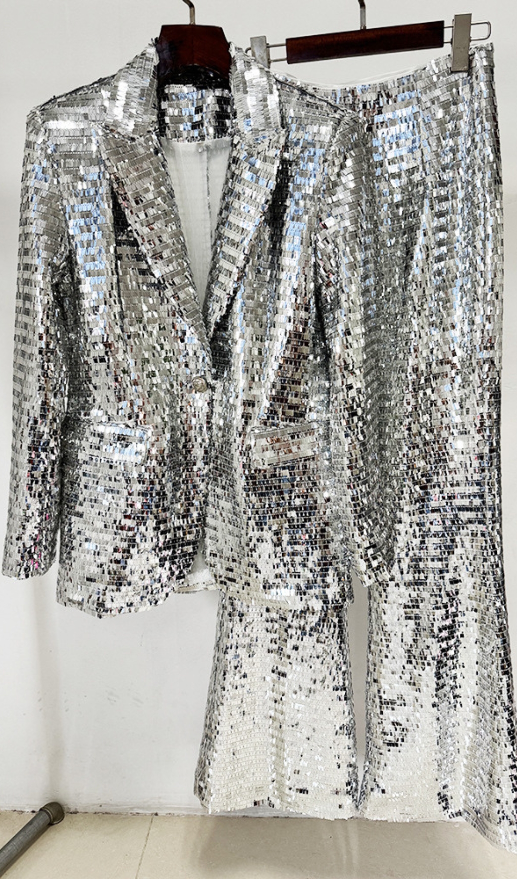 c83a91b14c5ed8ff9f3a418bed4bd9af.jpg Fashionslee Women Divna Silver Sequin Blazer & Pants Set