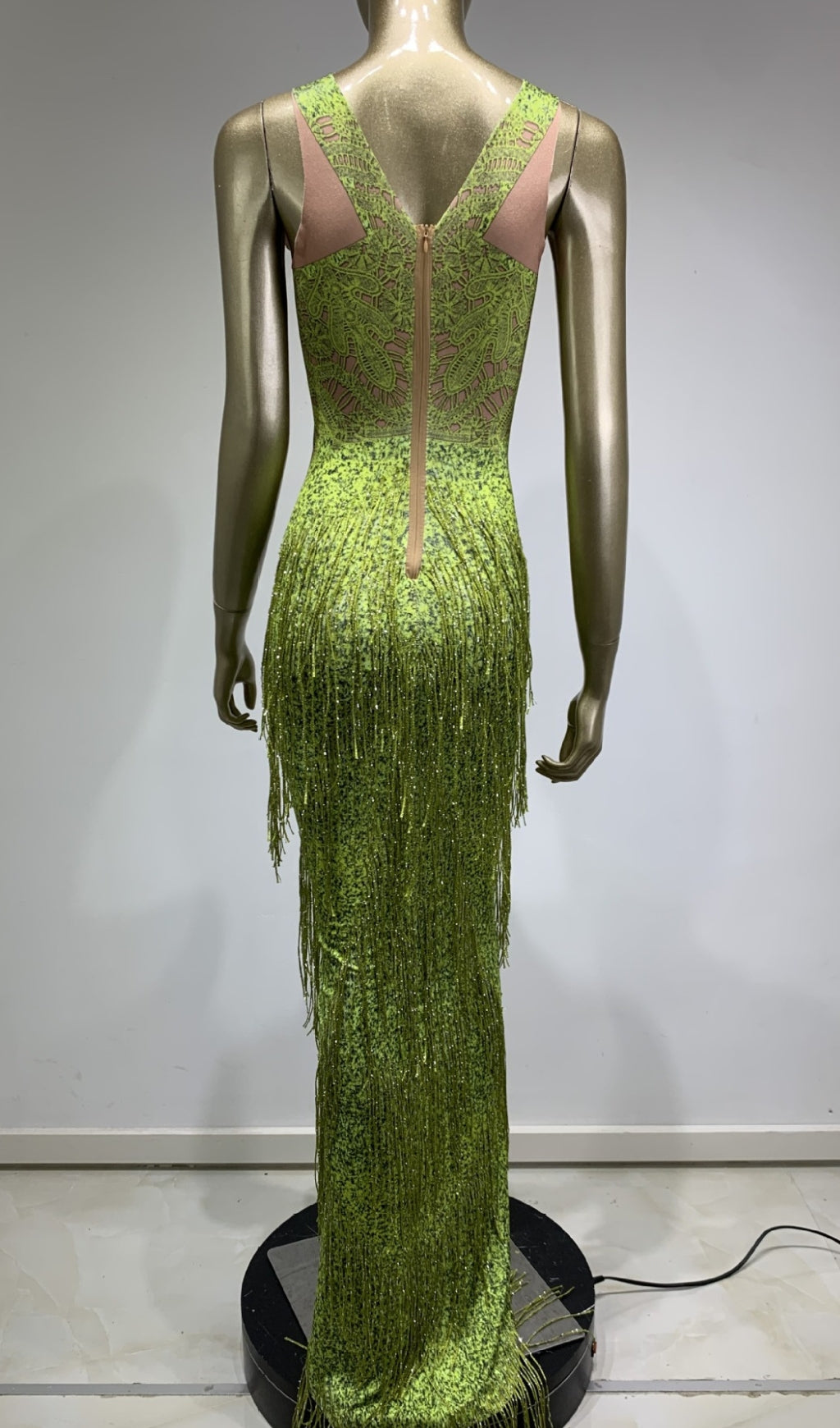 c8db5fd991f1a27ac7e9afd1e56ab4cc.jpeg Fashionslee Women Analú Floral Crystal Fringe Midi Dress