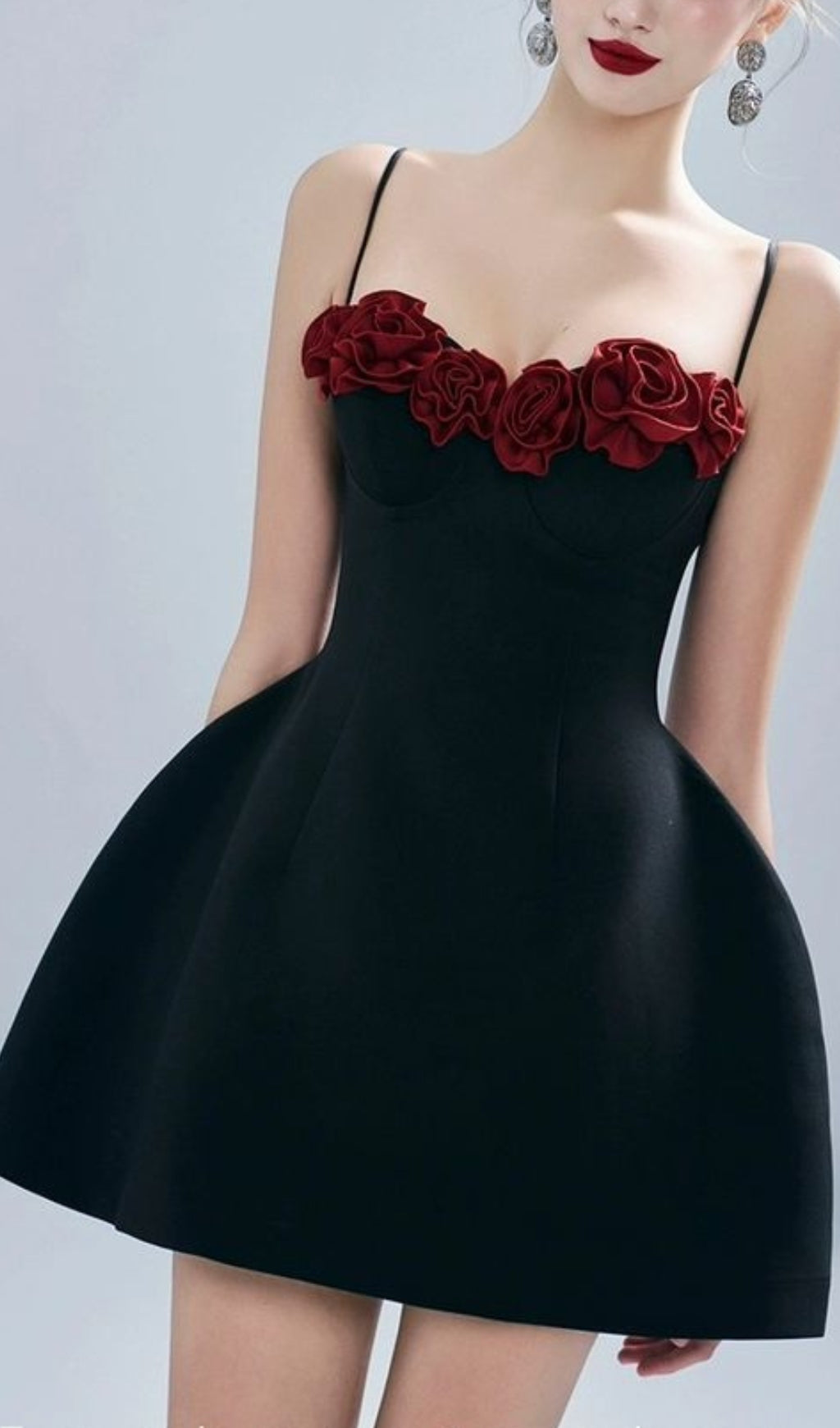 ca815dc0c058e93dcb52aee3e341a1bc.jpeg Fashionslee Women Alamea Black Floral Bust Mini Dress
