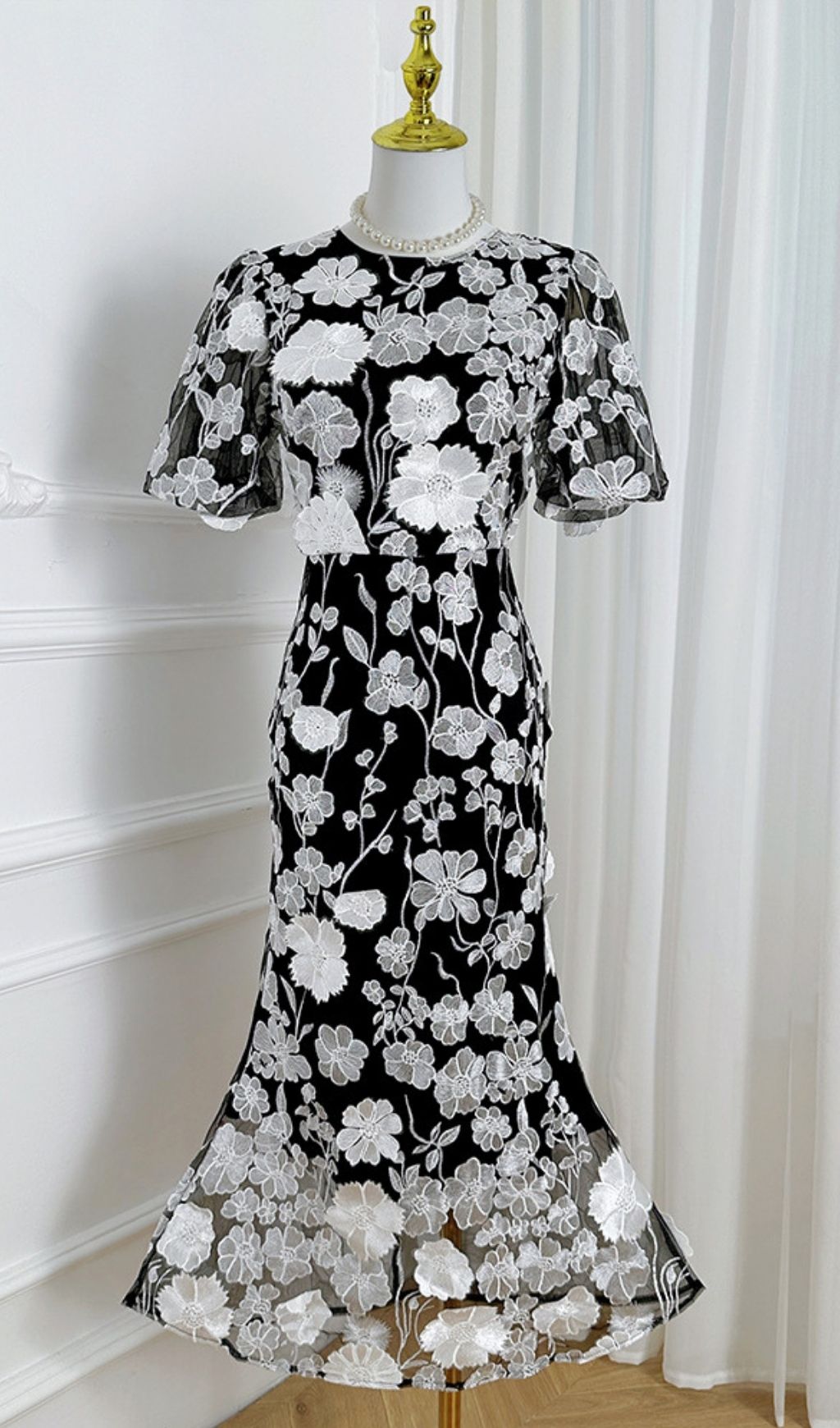 cf881b612263c2d843fead4355c33f01.jpg Fashionslee Women Kura Puff Sleeve Flower Embroidery Midi Dress