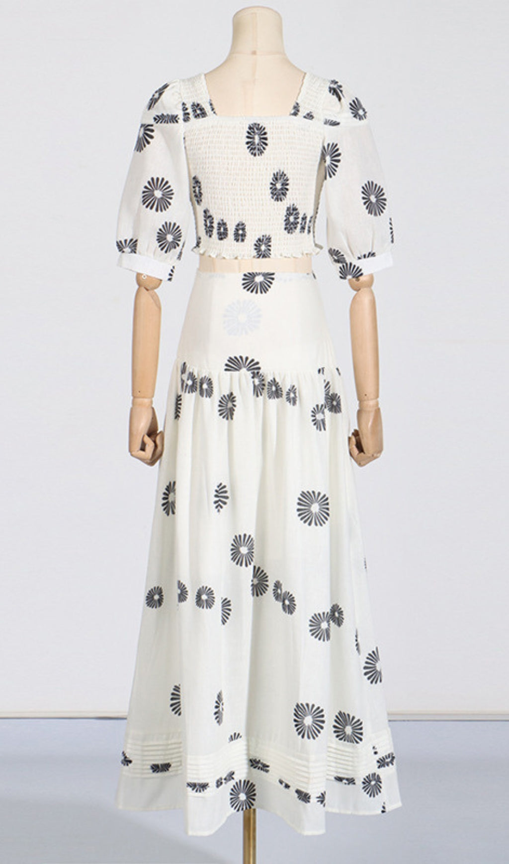 d78badc7f474922b1e3583d0119f1f11.jpeg Fashionslee Women Blossom White Printed Maxi Skirt Set