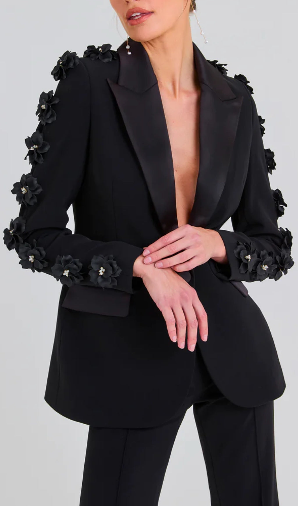 d82bc071abeb49d8ad62e2619fafbb28.jpeg Fashionslee Women Arleta Flower Embellished Blazer Set