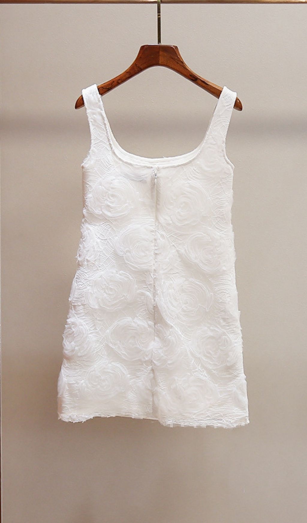 e386efebcba10a22300b53415f9bf579.jpg Fashionslee Women Leanna White Flower Mini Dress