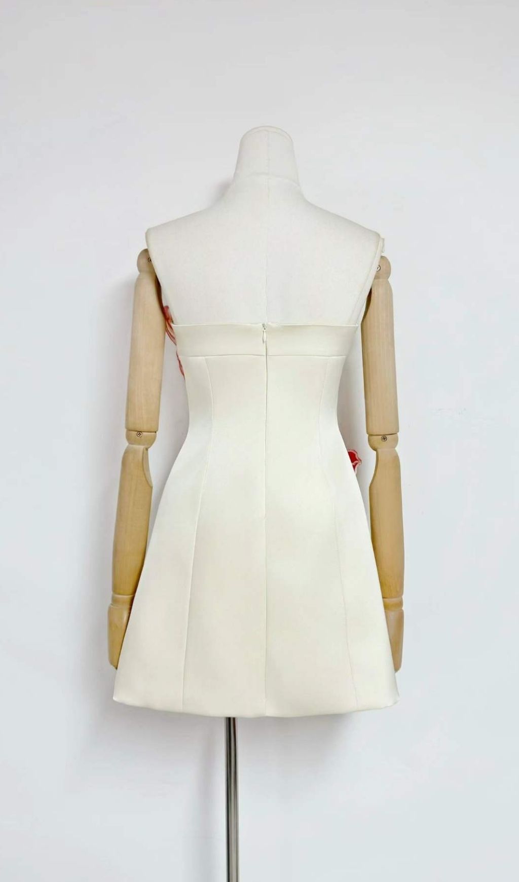 e7e0b3652eb59e27a7b7dd0bb935e2c0.jpg Fashionslee Women Lailah White Strapless Flower Mini Dress