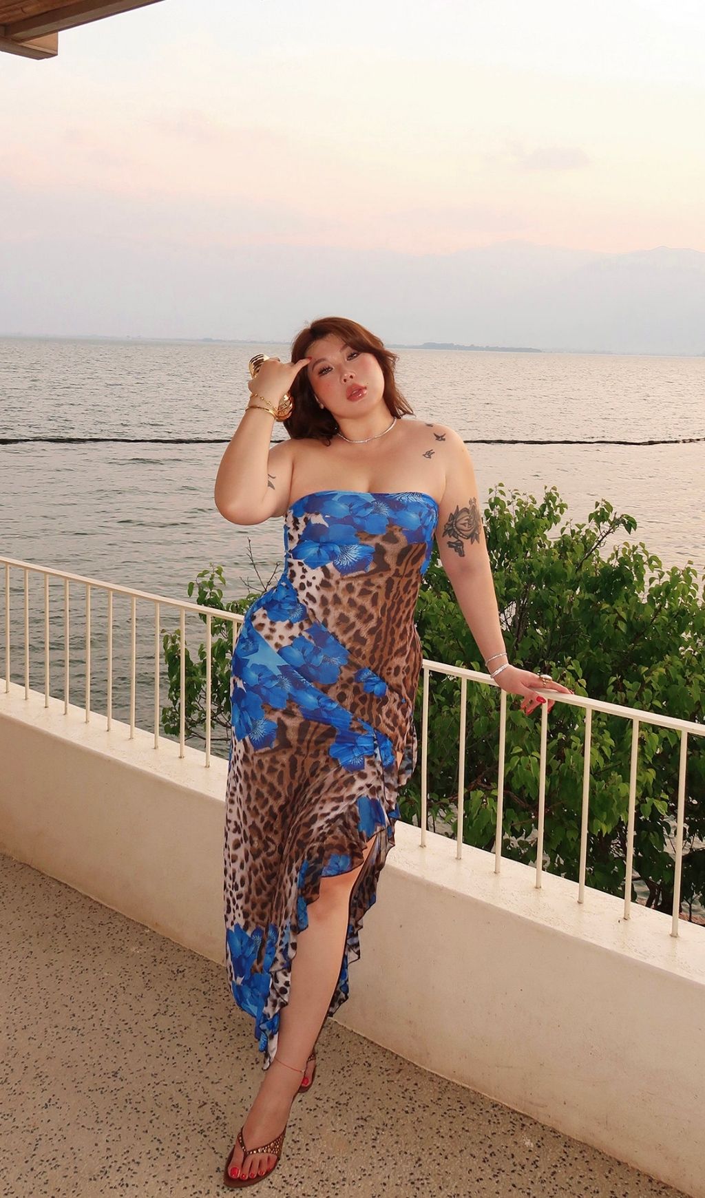 f48b8d1223589b00274bb273b74063e7.jpg Fashionslee Women Laine Blue Strapless Leopard Slit Plus Size Maxi Dress