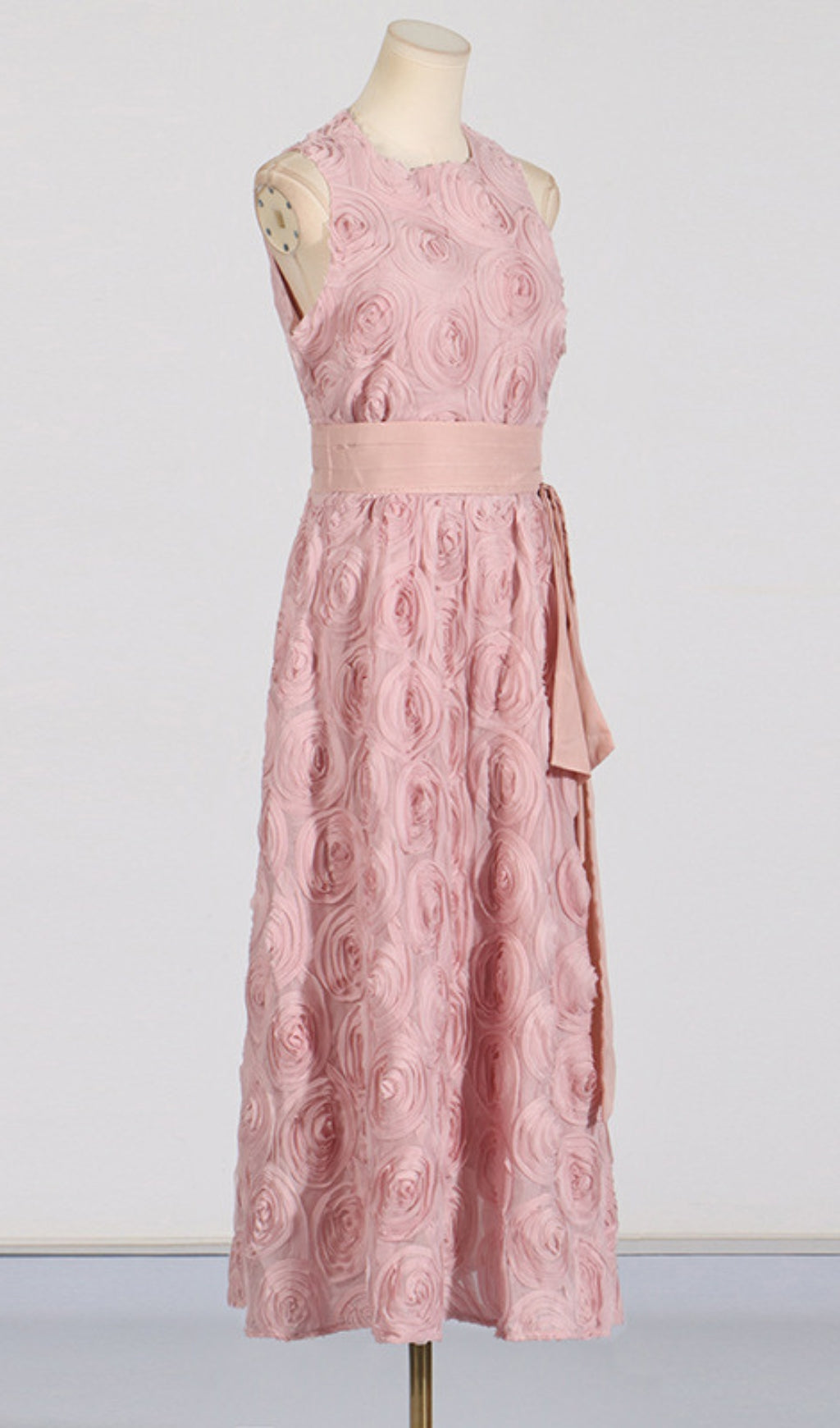 f743d5aef3f96854f5518a661714623b.jpeg Fashionslee Women Blanche Sleeveless Flower Midi Dress
