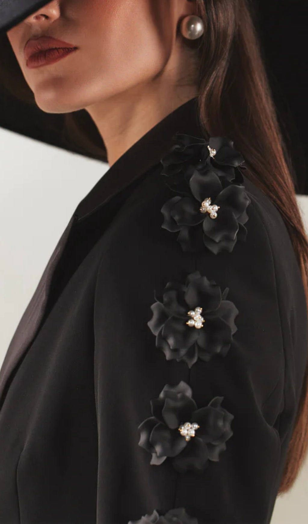 faca27c9409977a24a1708188526918e.jpeg Fashionslee Women Arleta Flower Embellished Blazer Set