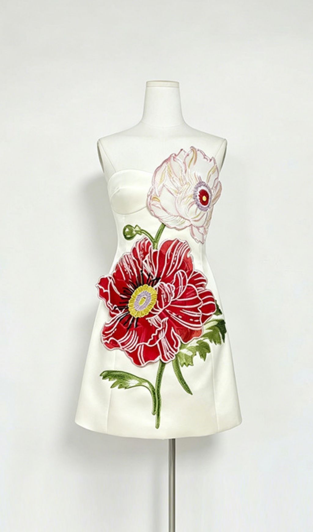 facc8c99ef1dfa8e37c80c4e1118214a.jpg Fashionslee Women Lailah White Strapless Flower Mini Dress