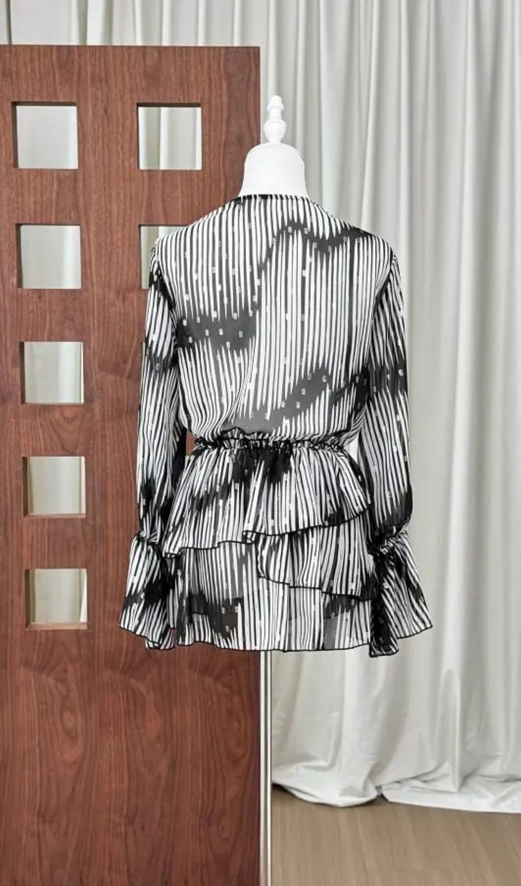 03fc9ef9e8e59e1650b09ed401456493 Georgia Lace V-Neck Printed Gold Leather Jacquard Mini Shirt Dress - Black