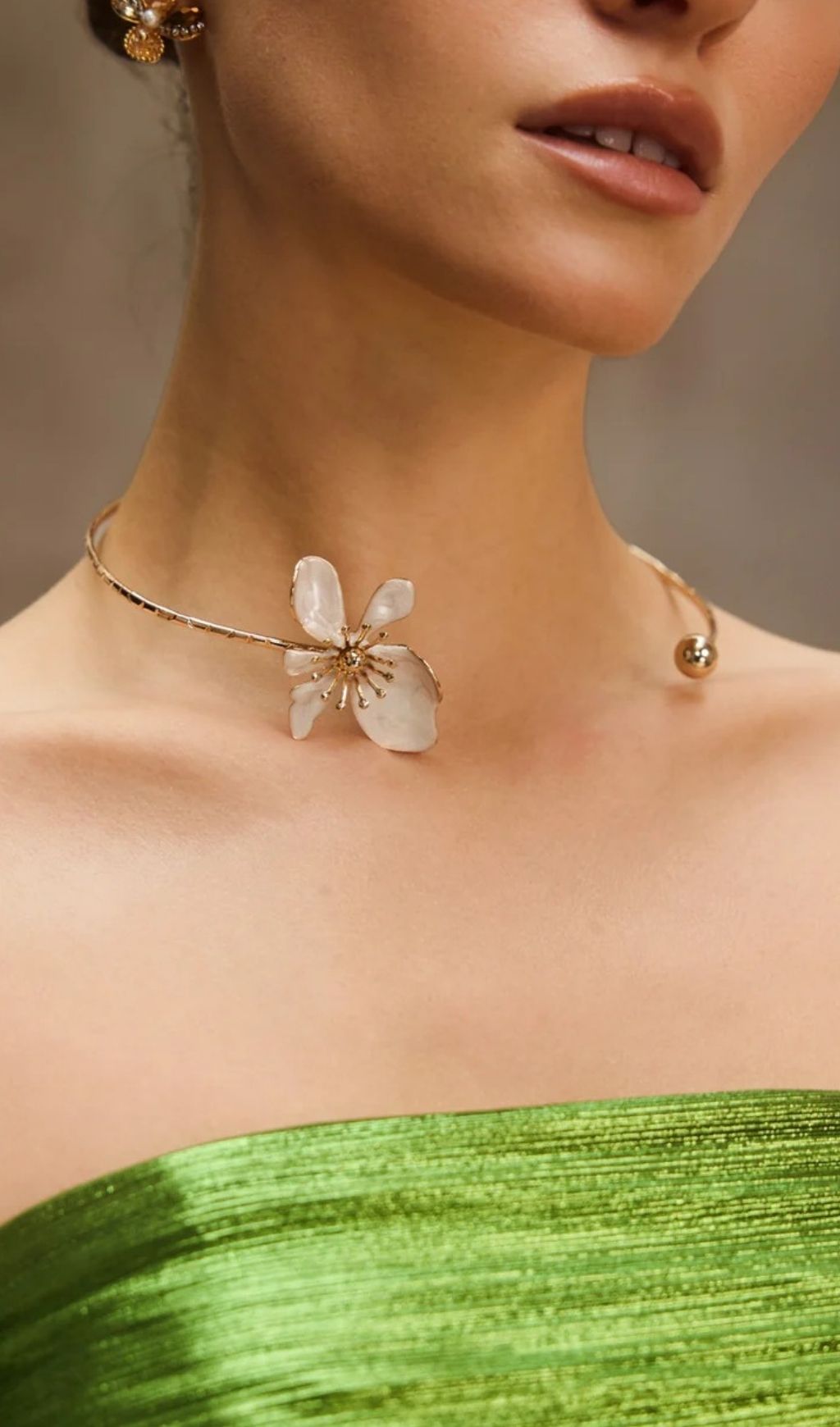 Fashionslee Women Durin Flower Torque Necklace