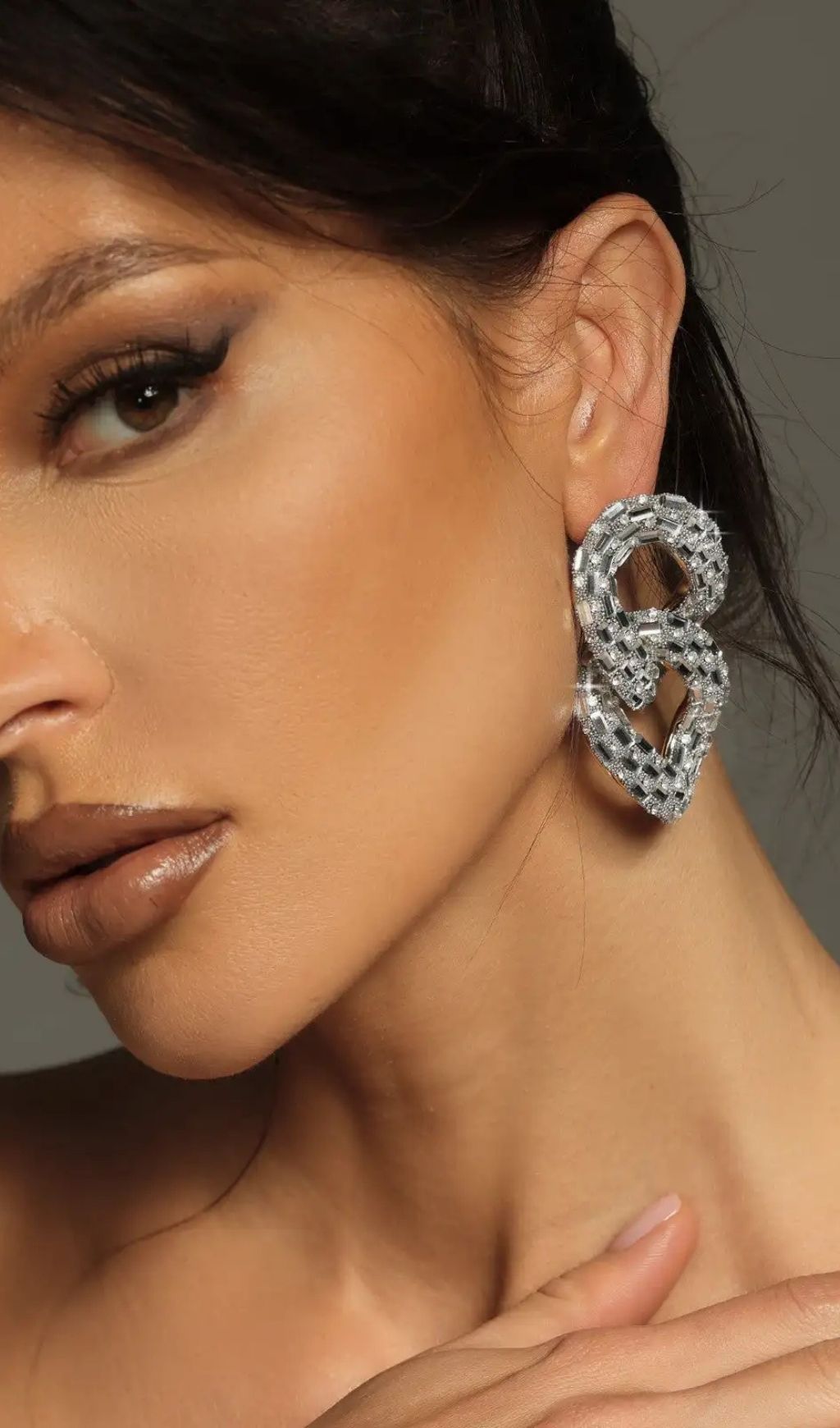 Tyora Circle Crystal Earrings