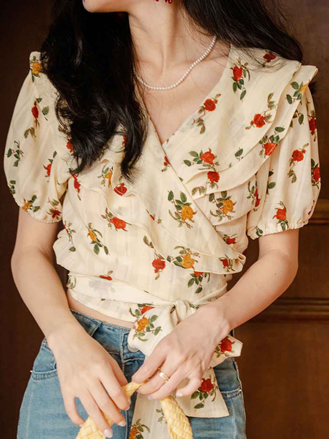 1b81ce508473bb105ac9a8b328f56b8b Juliet Chic V-neck Waisted Floral Chiffon Top