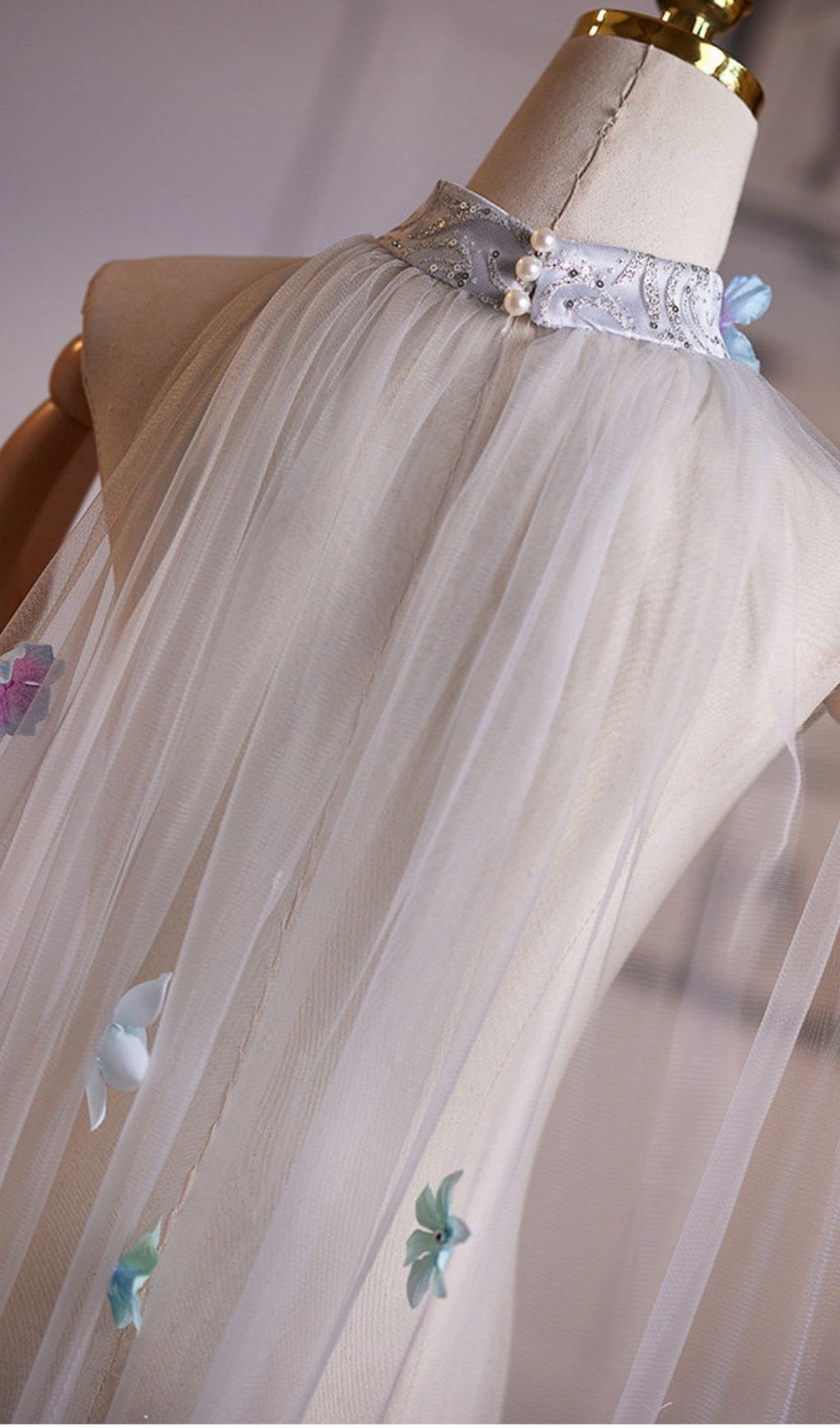 Leira White Flower Embellished Mesh Shawl - OWNCI Leira White Flower Embellished Mesh Shawl - OWNCI
