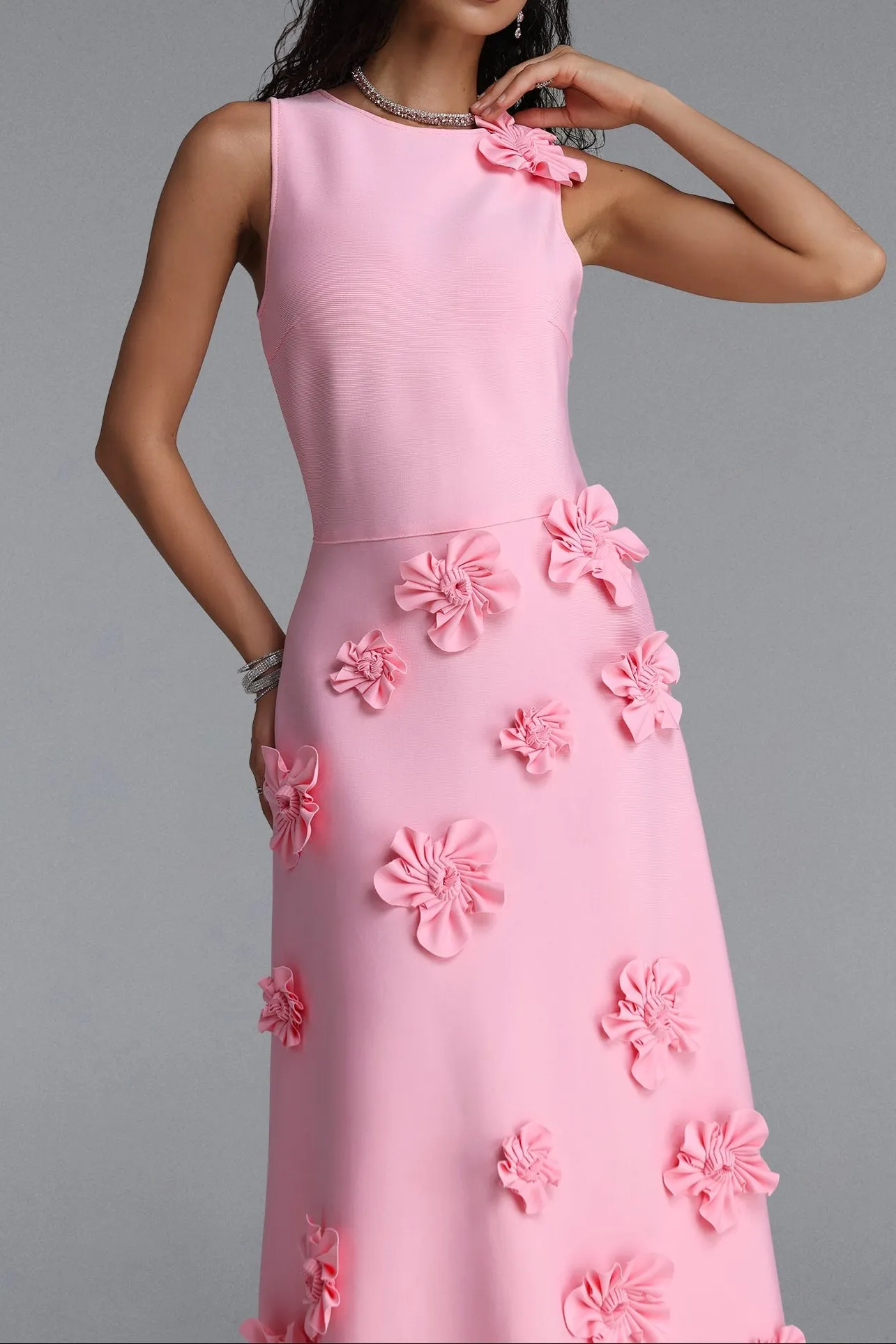 27f550faa7f7905cf51901129ad7891c Sleeveless Round Neck 3D Floral Appliqué Straight Midi Dress