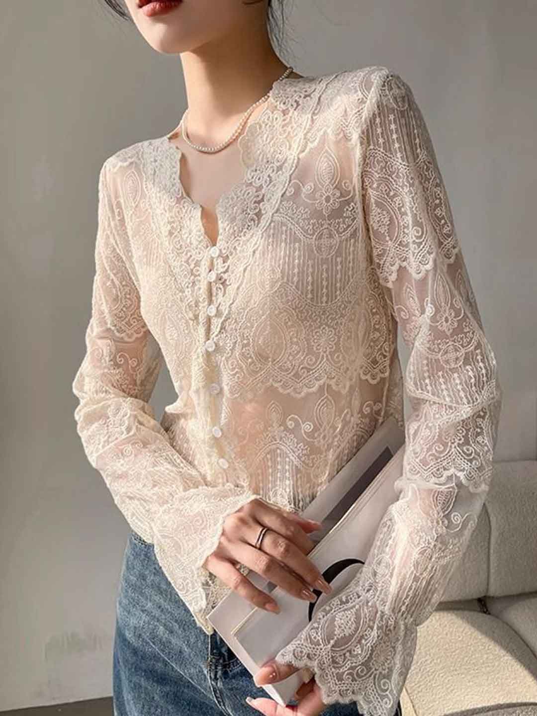 2a8fc6729224f87f13af5ce5731fe22e Martha Slim V-Neck Hollowed Lace Top
