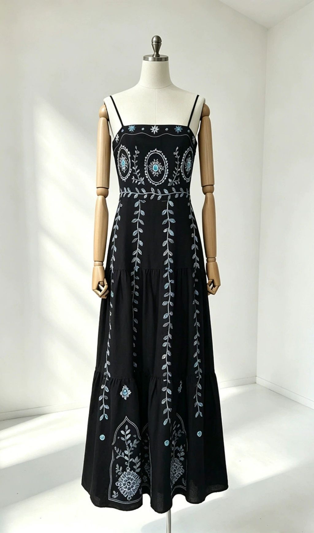 Fashionslee Women Mady Black Strappy Printed Maxi Dress