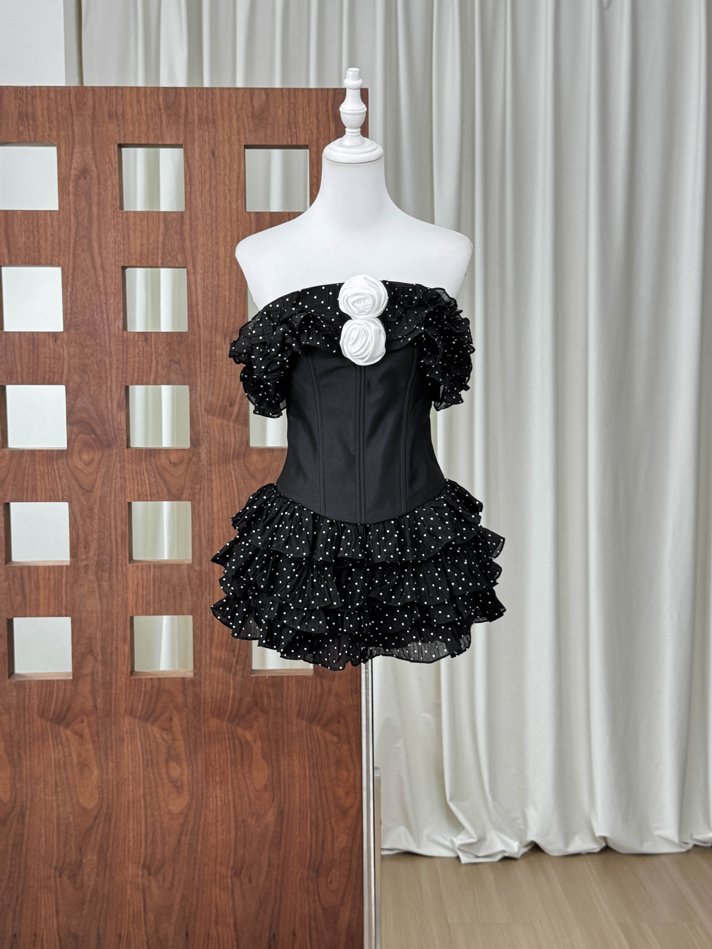 Talven Tiered Flower Dot Skirt Set In Black