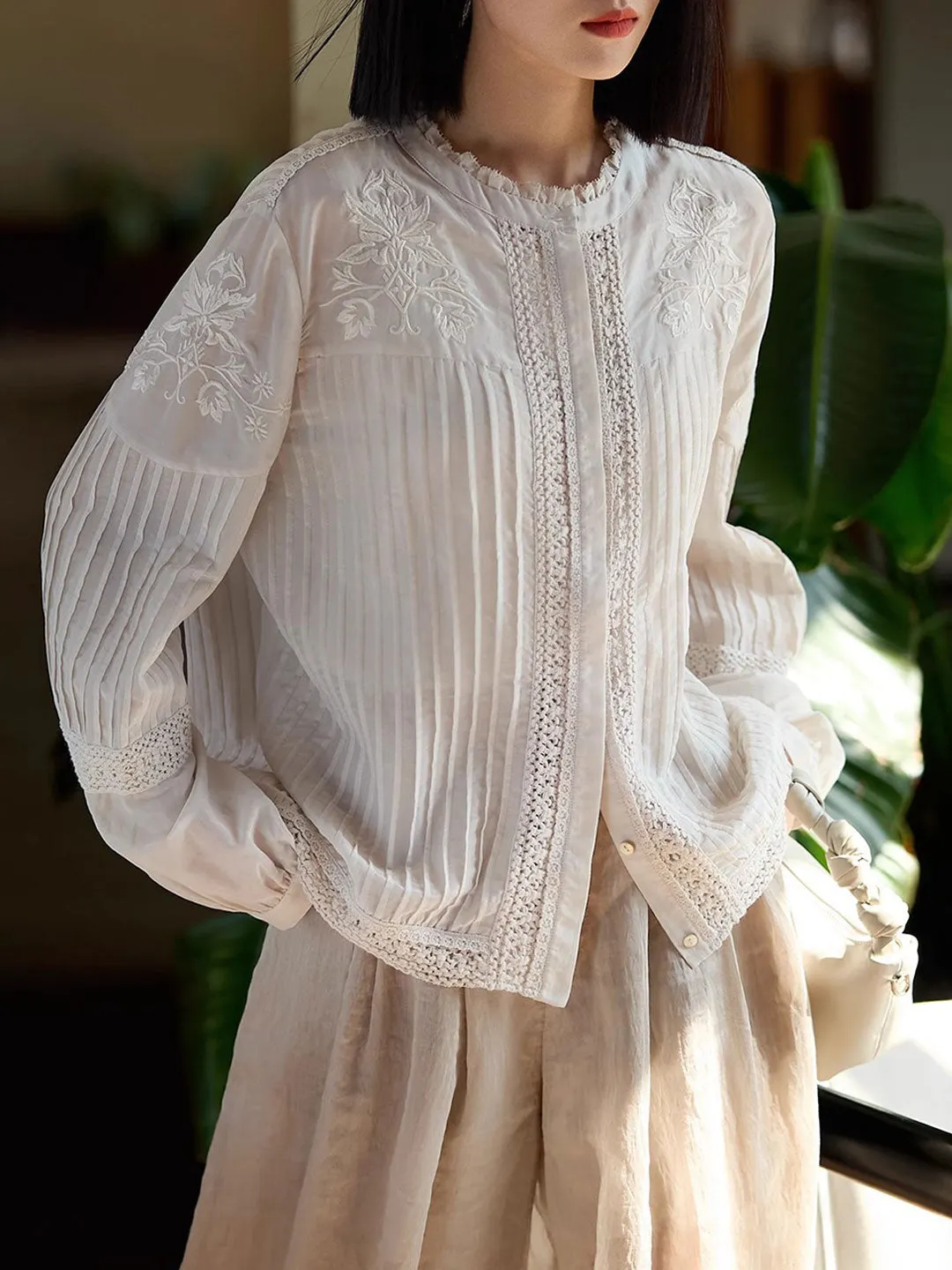 33774004d1d5d11a494ab0a32bdbbb4b Claire Loose Auricular Puff Sleeve Embroidered Blouse