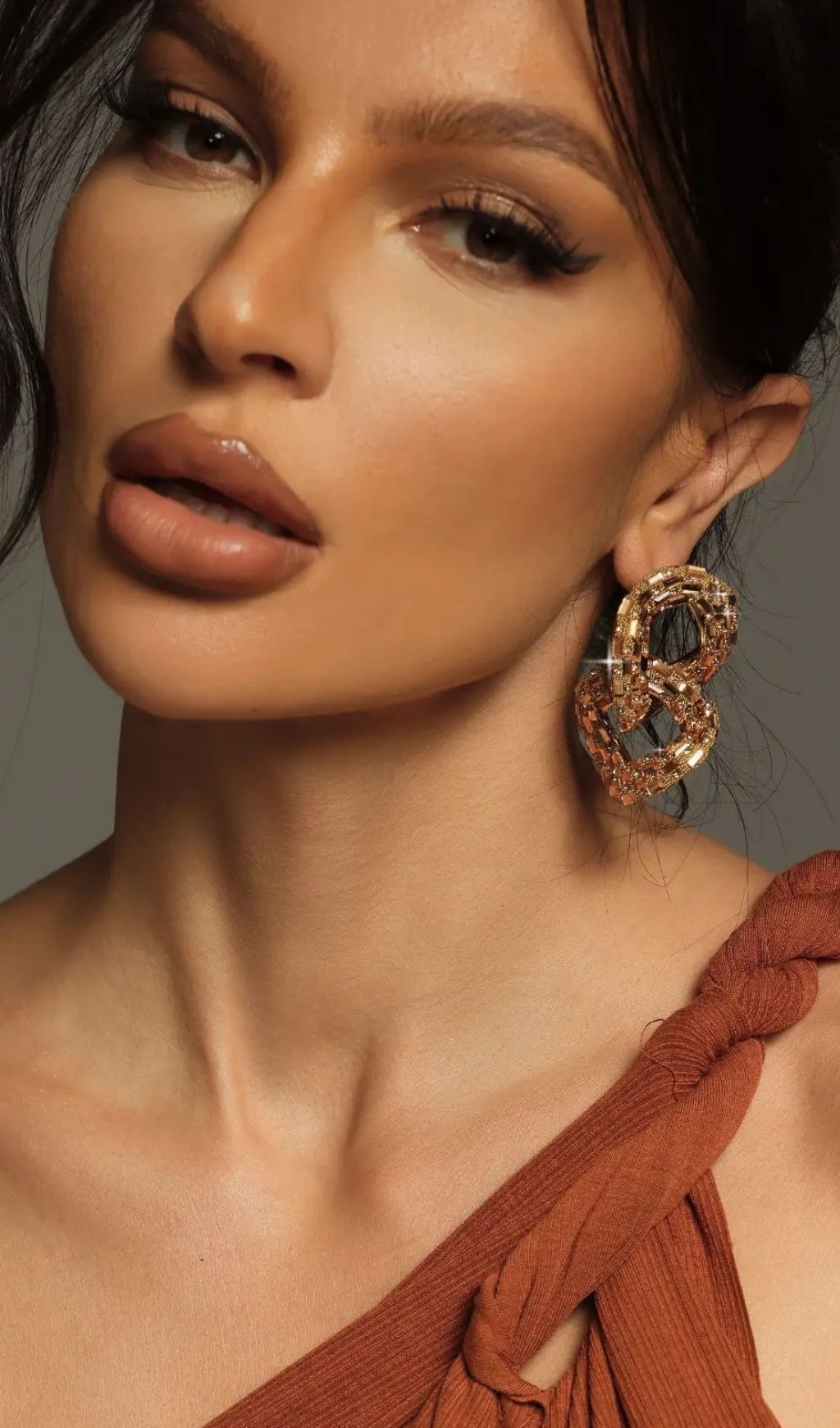 Tyora Circle Crystal Earrings