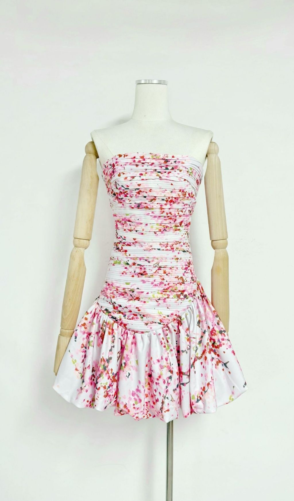 38d2e0f925c12692284451ea80937a9b.jpg Fashionslee Women Madalyn Strapless Floral Pleated Mini Dress