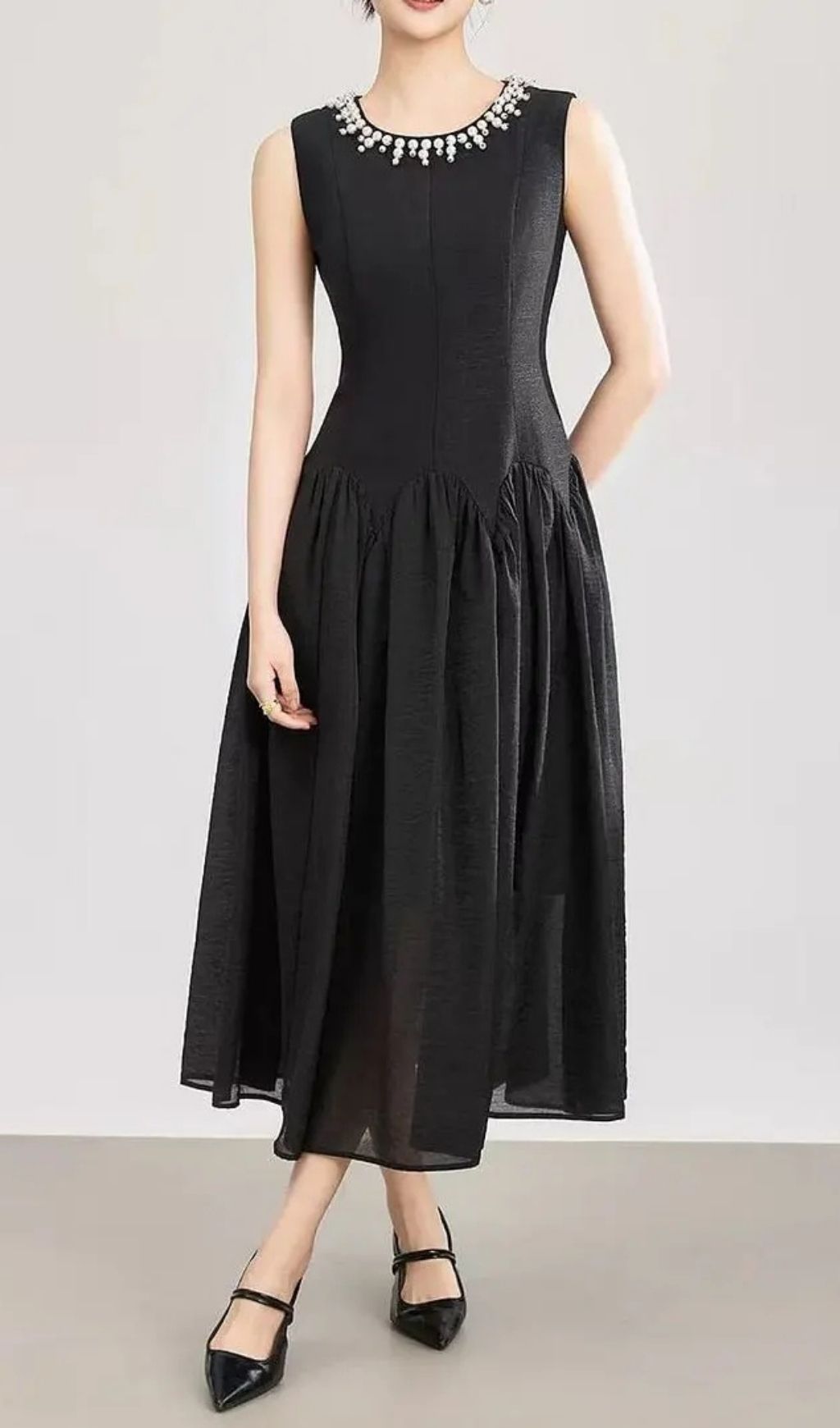 Sleeveless Midi Dress With Tulle Skirt And Pearl Embellished Collar - Black