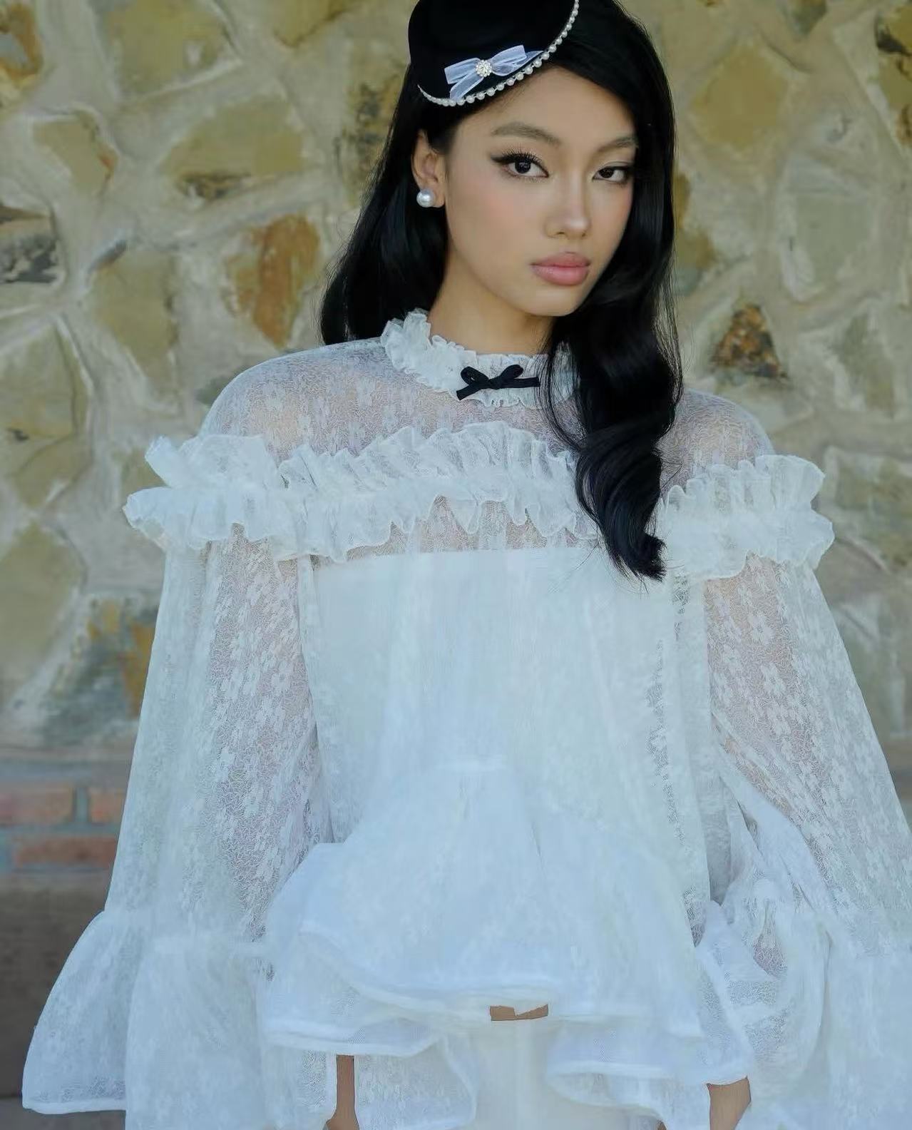 461da9ec0a1f0fc2cd6bb5b9aae5ab22 Vanessa White Floral Lace Ruffled Top & Shorts Set