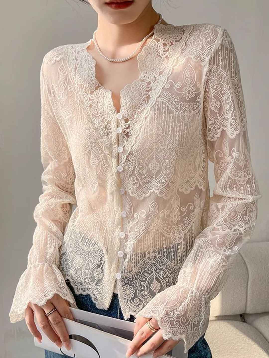 534e80cb89a32e7be25840358e329932 Martha Slim V-Neck Hollowed Lace Top