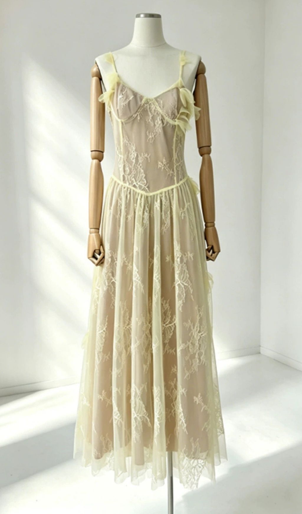 Fashionslee Women Mafalda Strappy Lace Maxi Dress