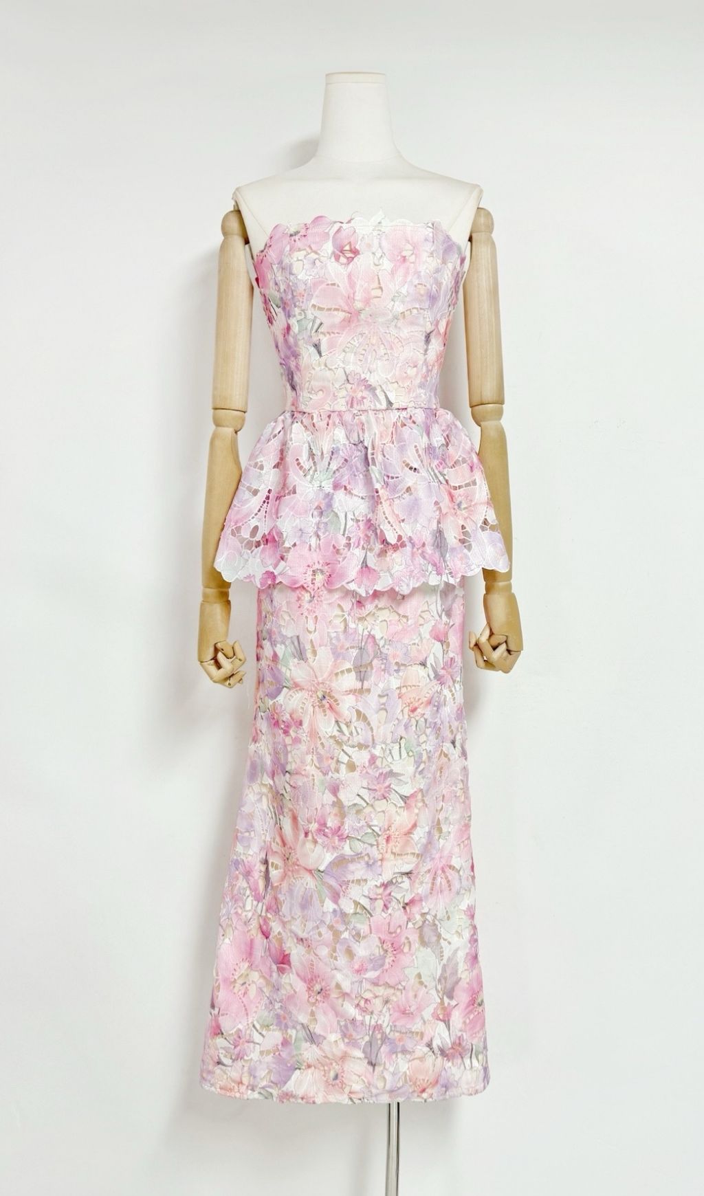 660fee4c0e0fe063de3da1c1a27cb18d.jpg Fashionslee Women Mabyn Strapless Flower Printed Embroidery Maxi Dress