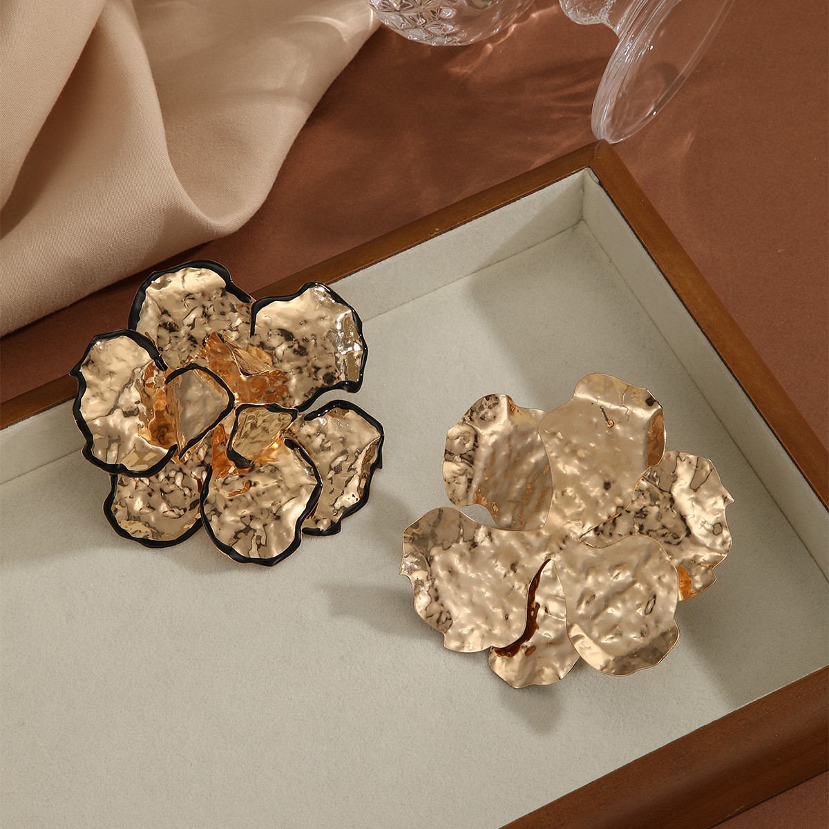 Cynara Gold Black Flower Earrings