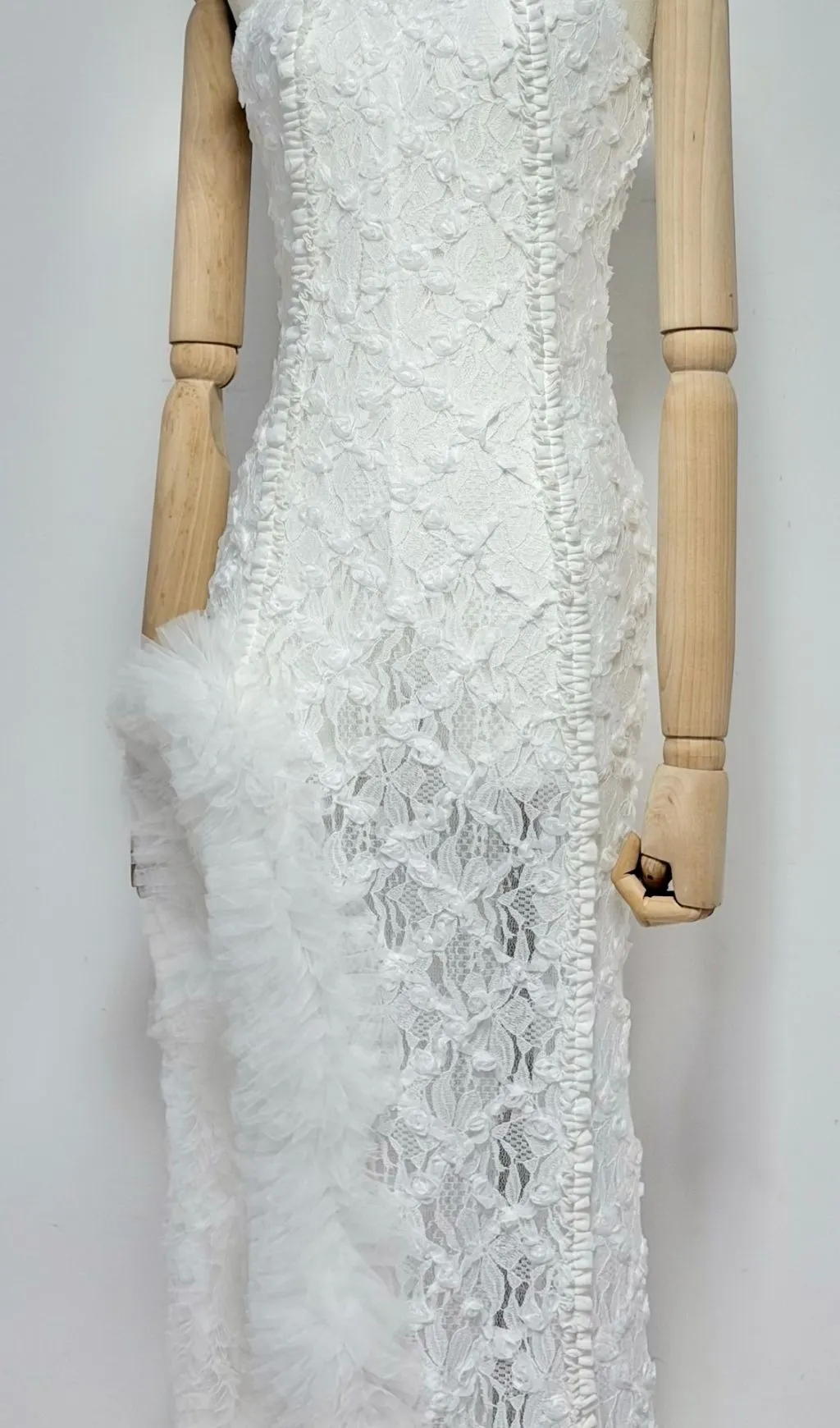 Fashionslee Women Machiko Halter Lace Applique Maxi Dress