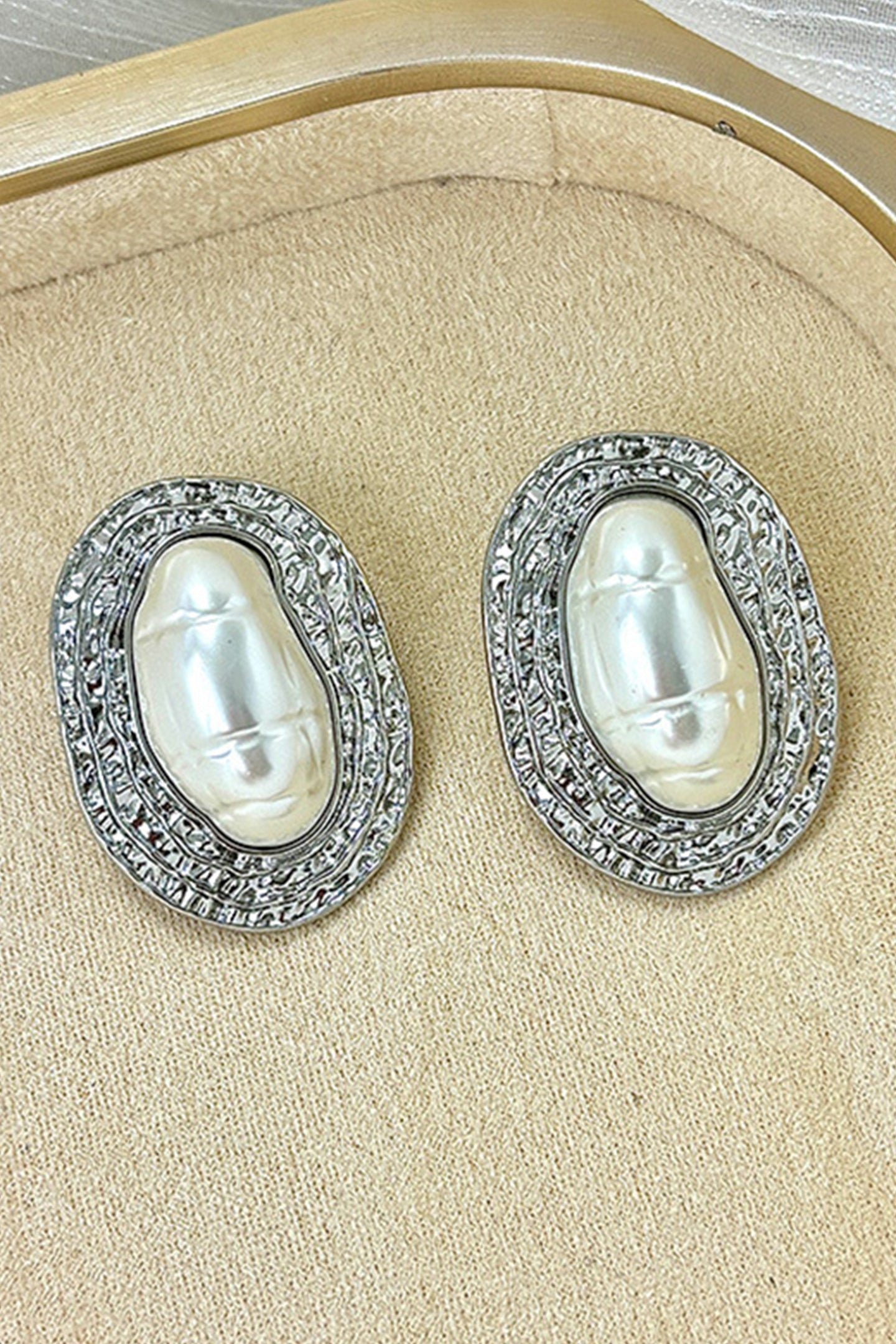 76cab2fa50a9395b51599be858486b62 Vintage Textured Gold Oval Baroque Pearl Stud Earrings