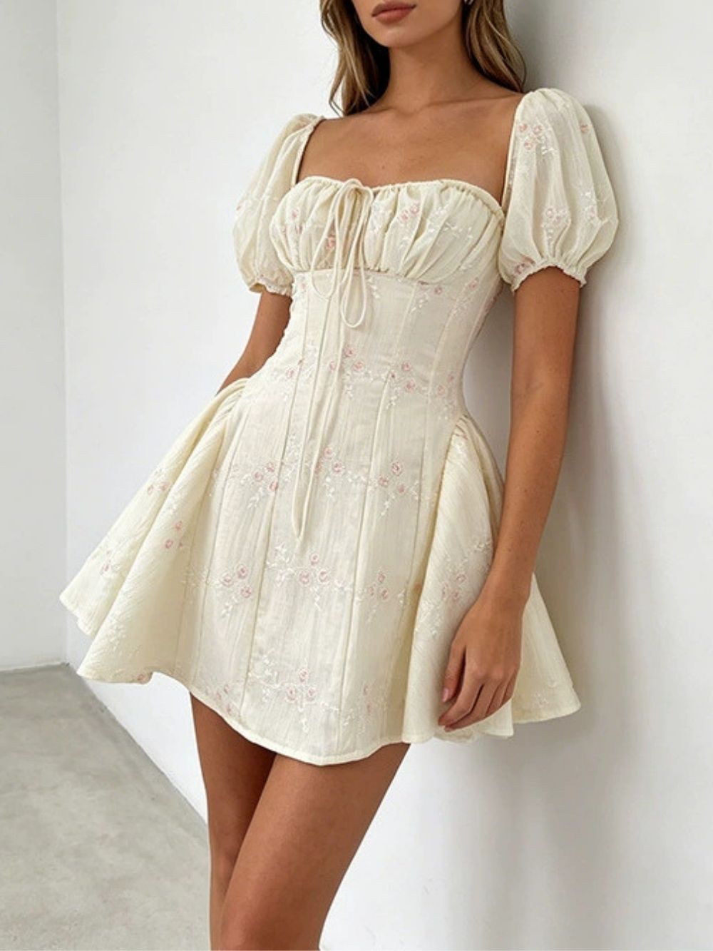 878063d020b840b072188f1d08483e36 Madyson Floral Puff-Sleeve Mini Dress