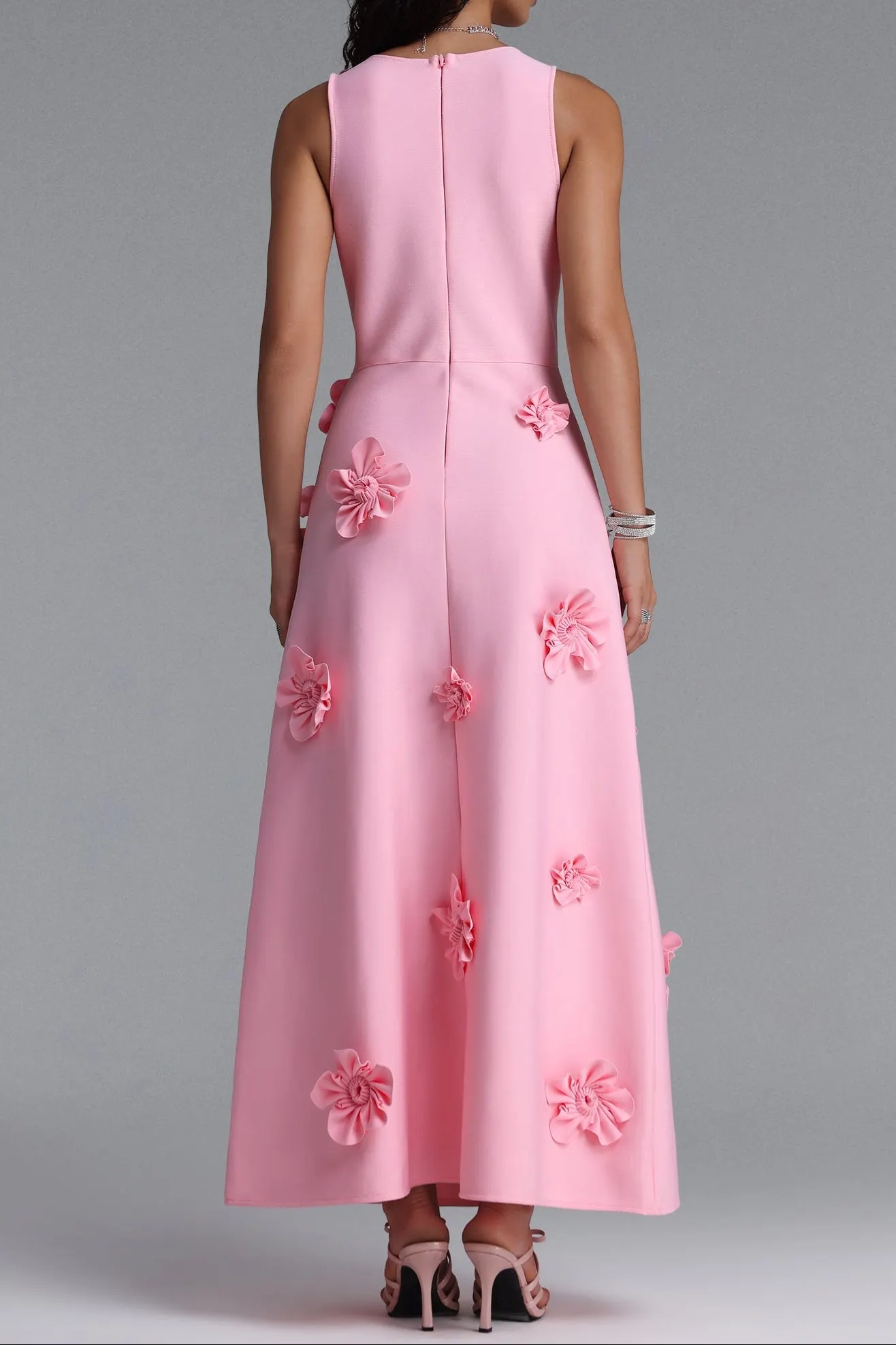 879b7a23b8fc78d559e1816c3084b284 Sleeveless Round Neck 3D Floral Appliqué Straight Midi Dress