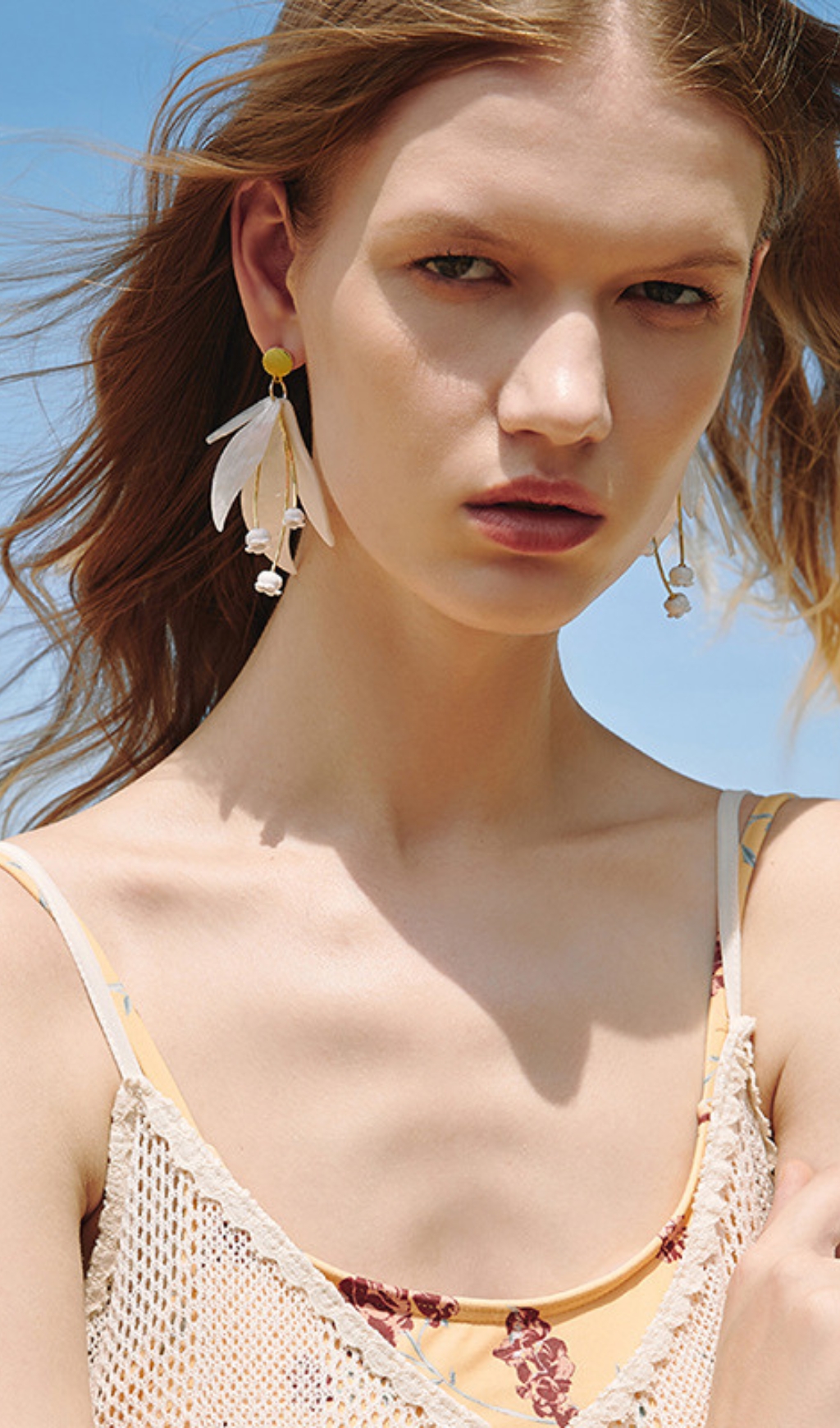Corazon White Flower Earrings