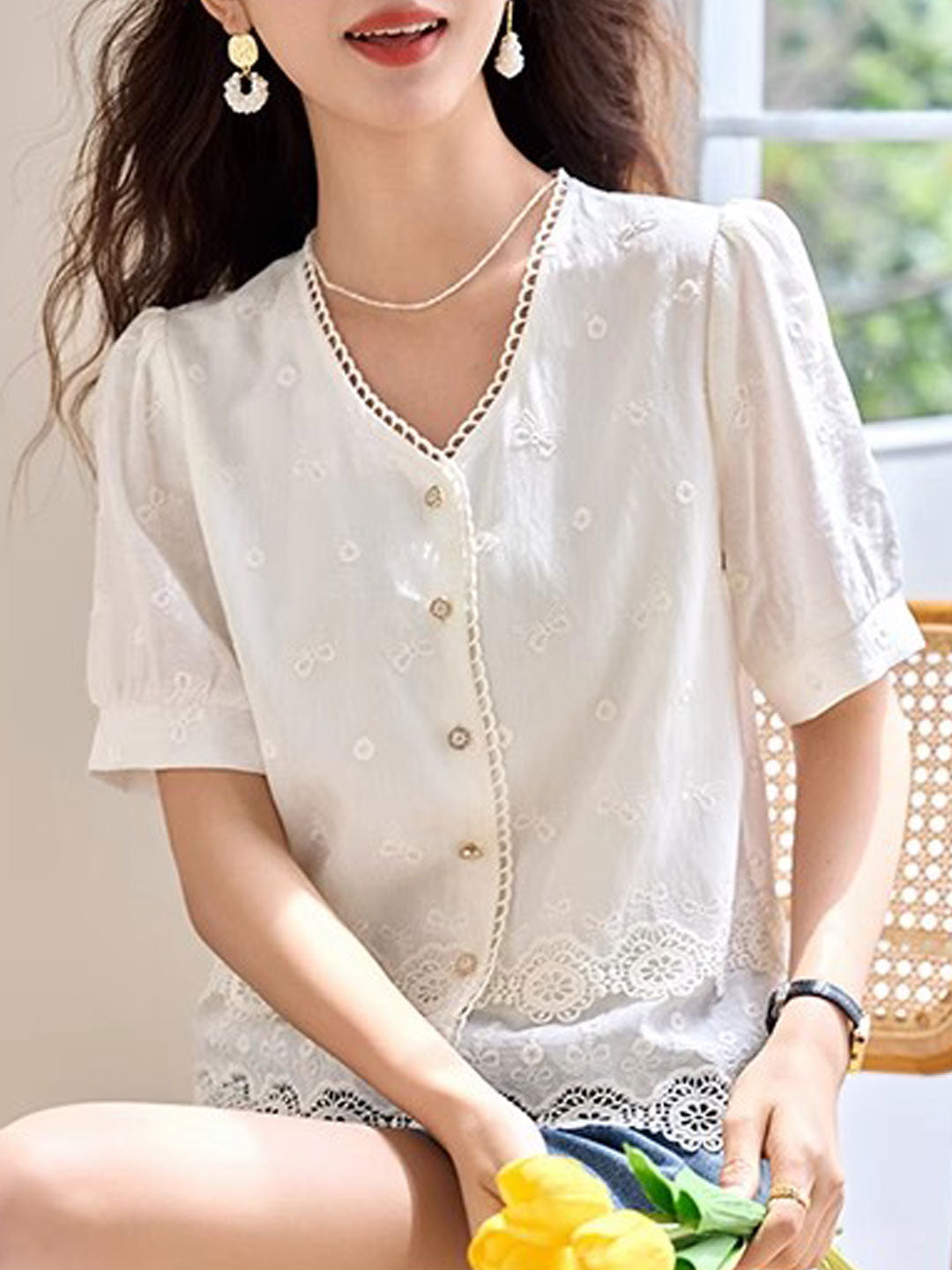 909fbea6fe139c382a74d36c7b3a2191 Sabina Loose V-Neck Hollowed Lace Top