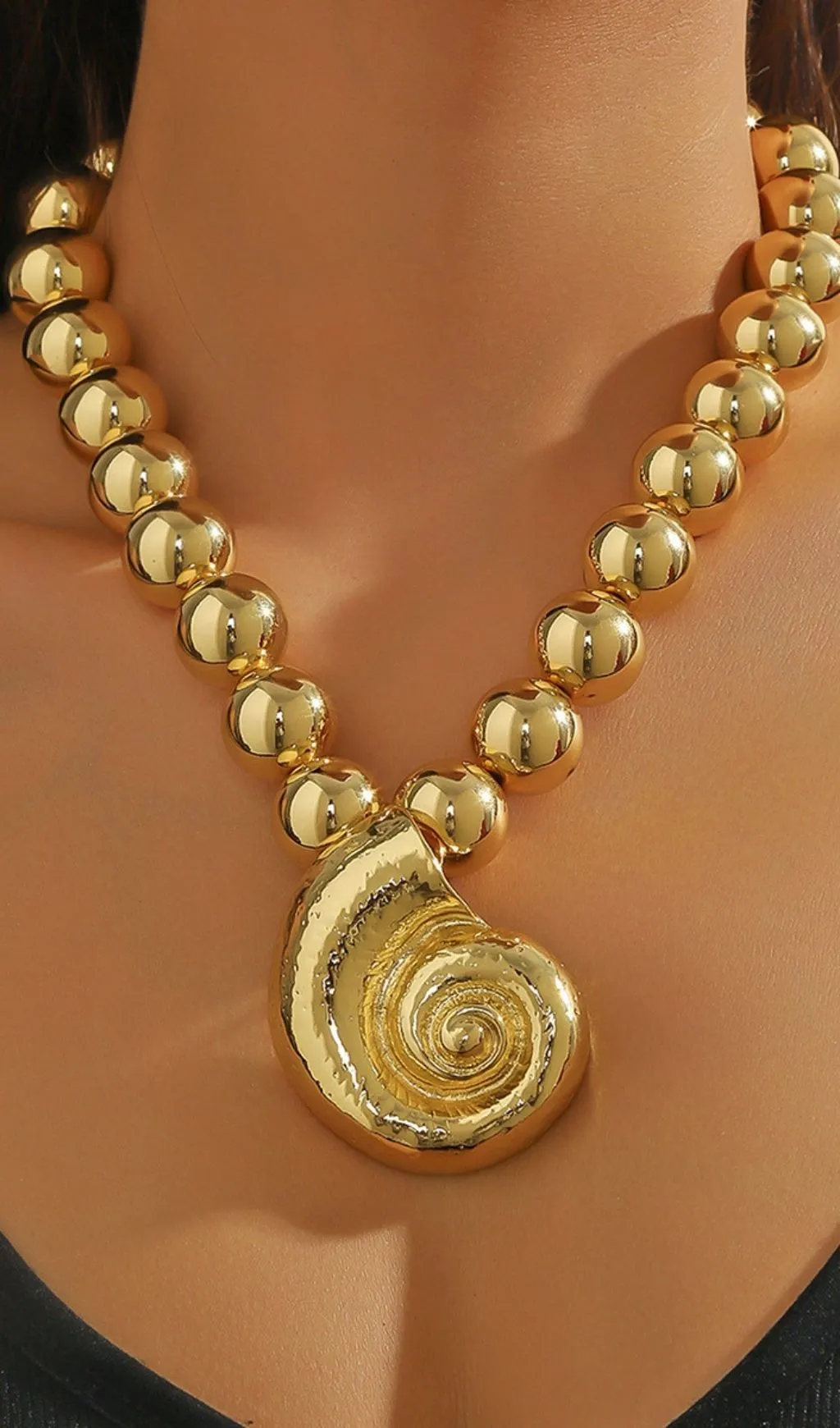 Oexis Conch Necklace In Gold