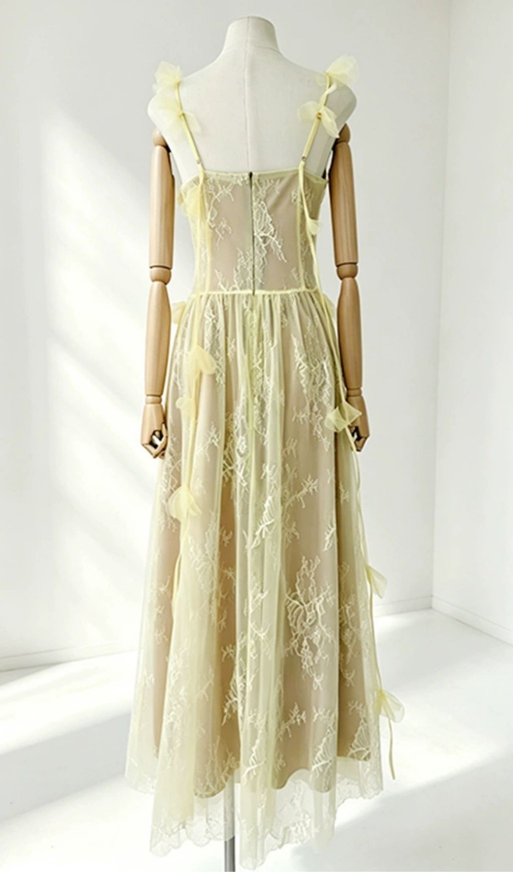 Fashionslee Women Mafalda Strappy Lace Maxi Dress