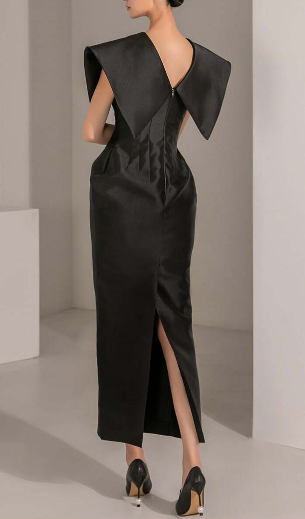 Fashionslee Women Liliha Black V-Neck Maxi Dress
