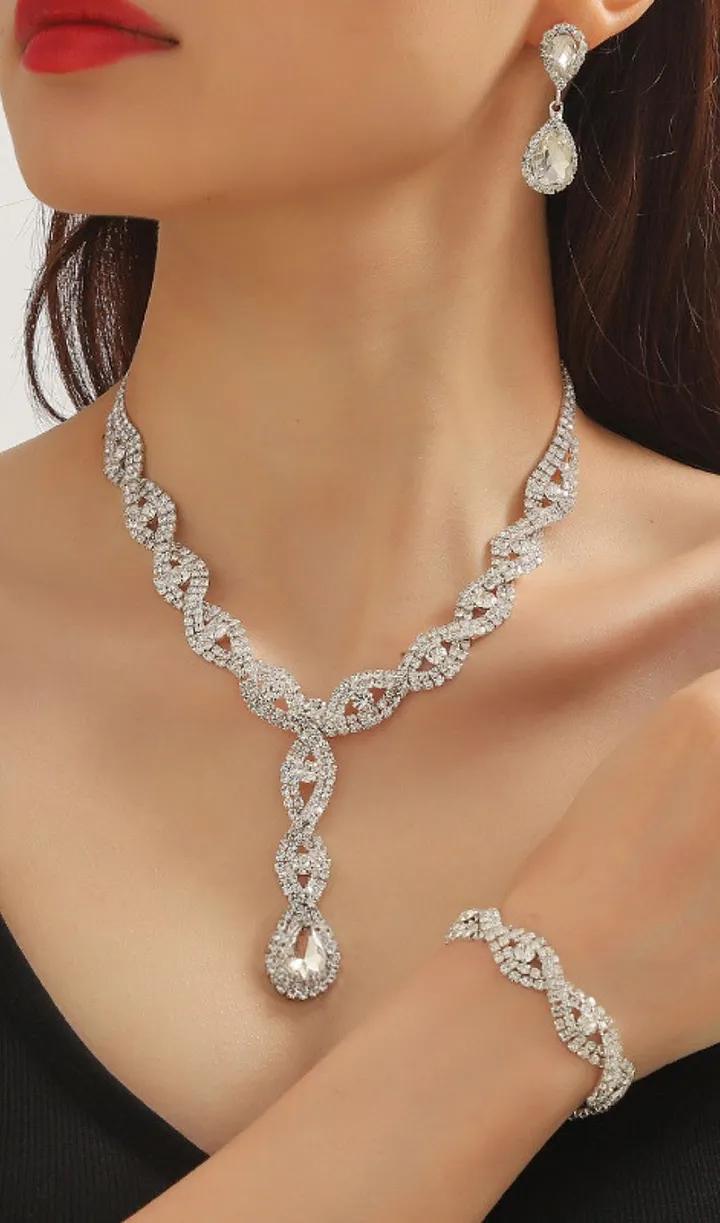 af32ebc9dbbe92c8748a2856a3eba329_720x OEXELLE TEARDROP CRYSTAL COCKTAIL NECKLACE SET