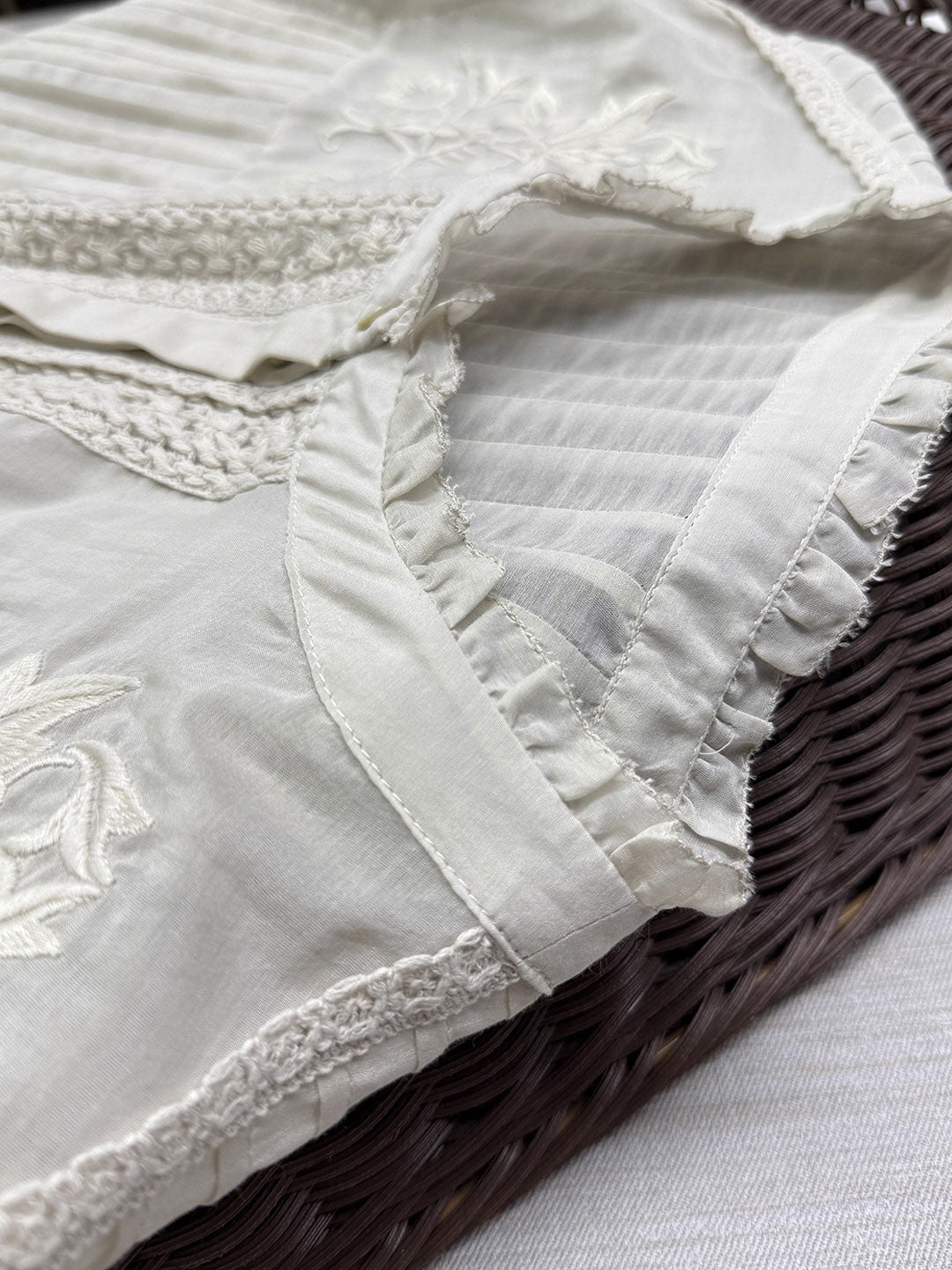 Claire Loose Auricular Puff Sleeve Embroidered Blouse - OWNCI Claire Loose Auricular Puff Sleeve Embroidered Blouse - OWNCI